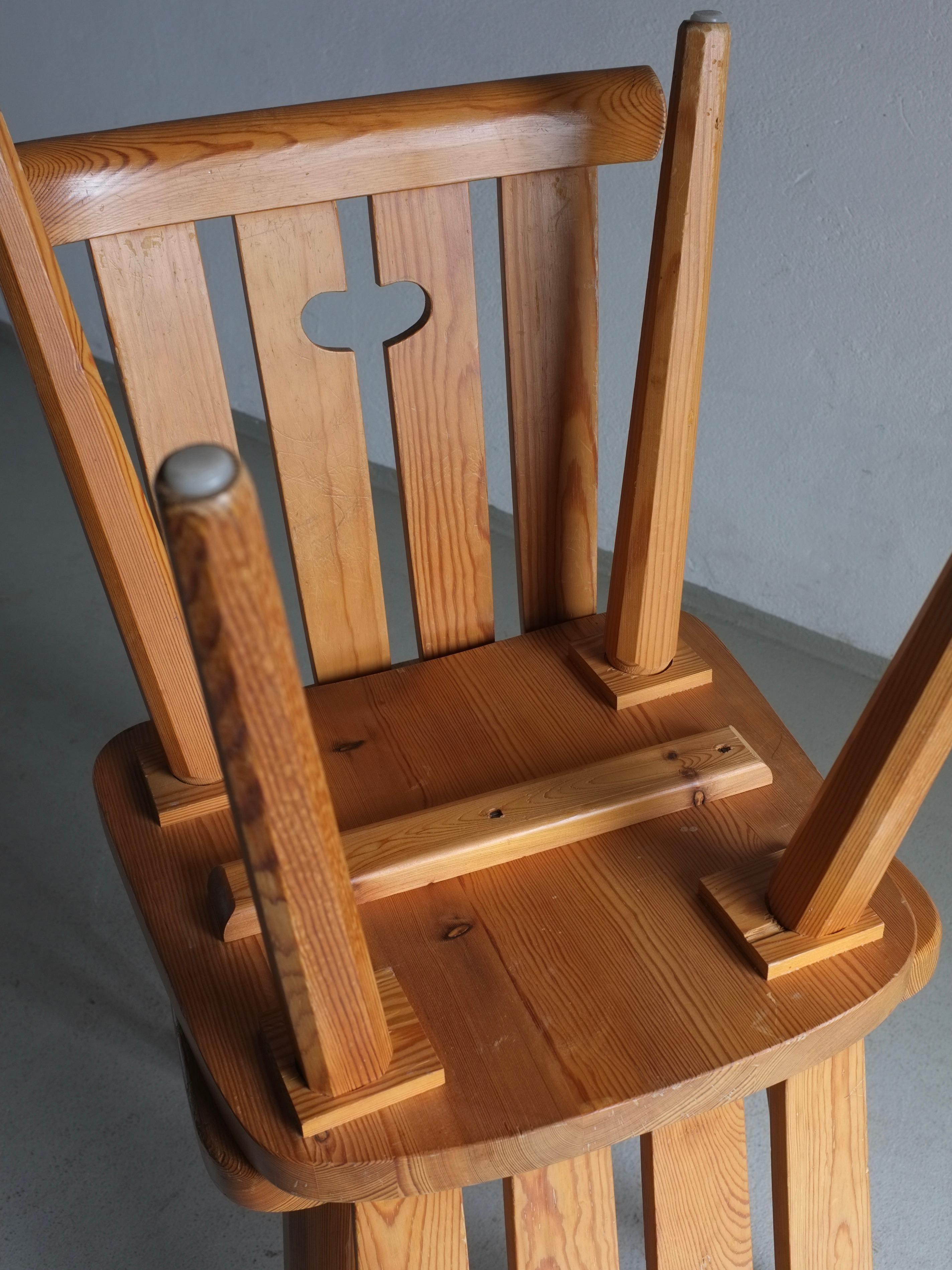 Set of 2 Solid Pine Chairs, Göran Malmvall, Sweden 1940s For Sale 1