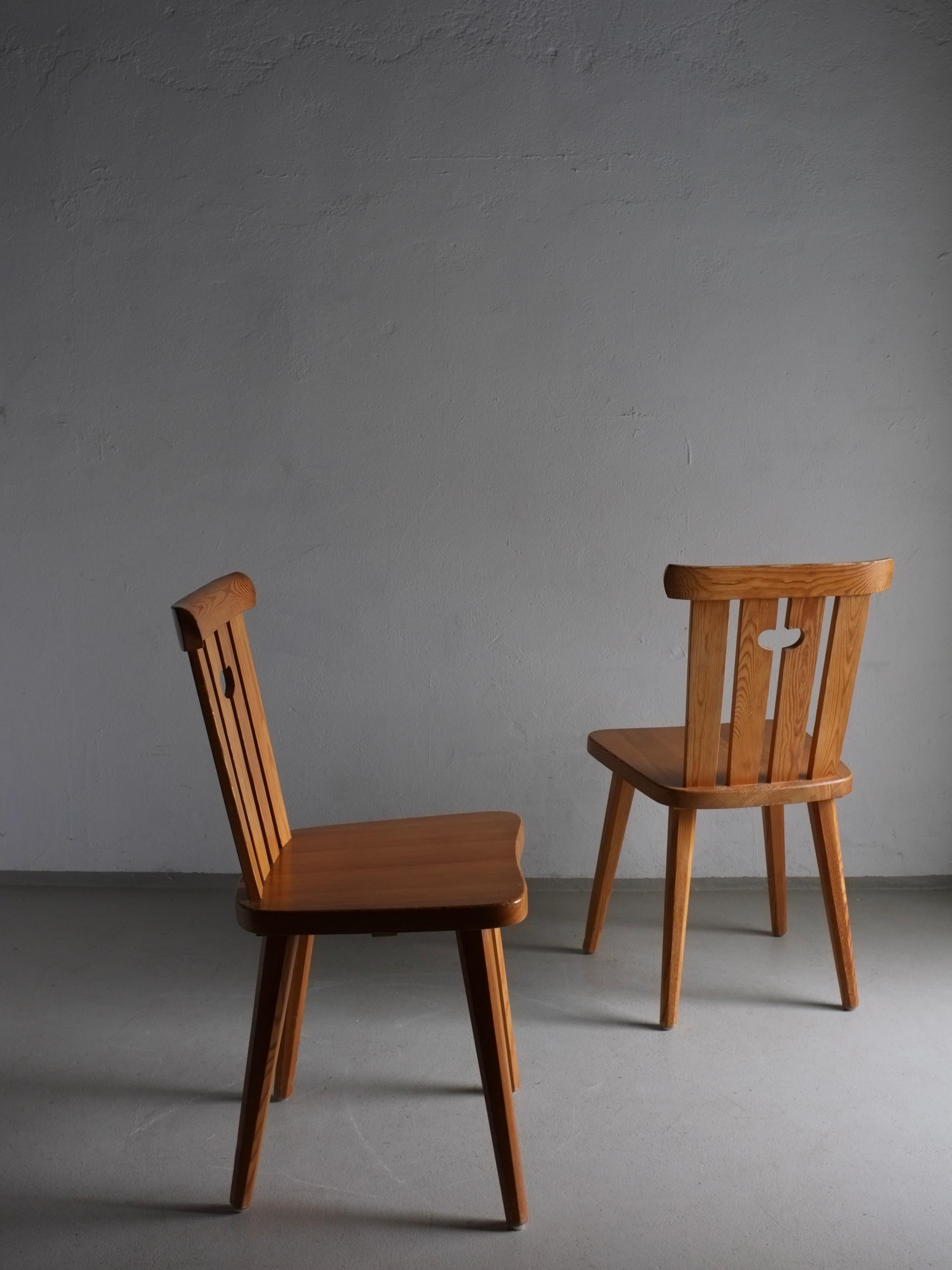 Swedish Set of 2 Solid Pine Chairs, Göran Malmvall, Sweden 1940s For Sale