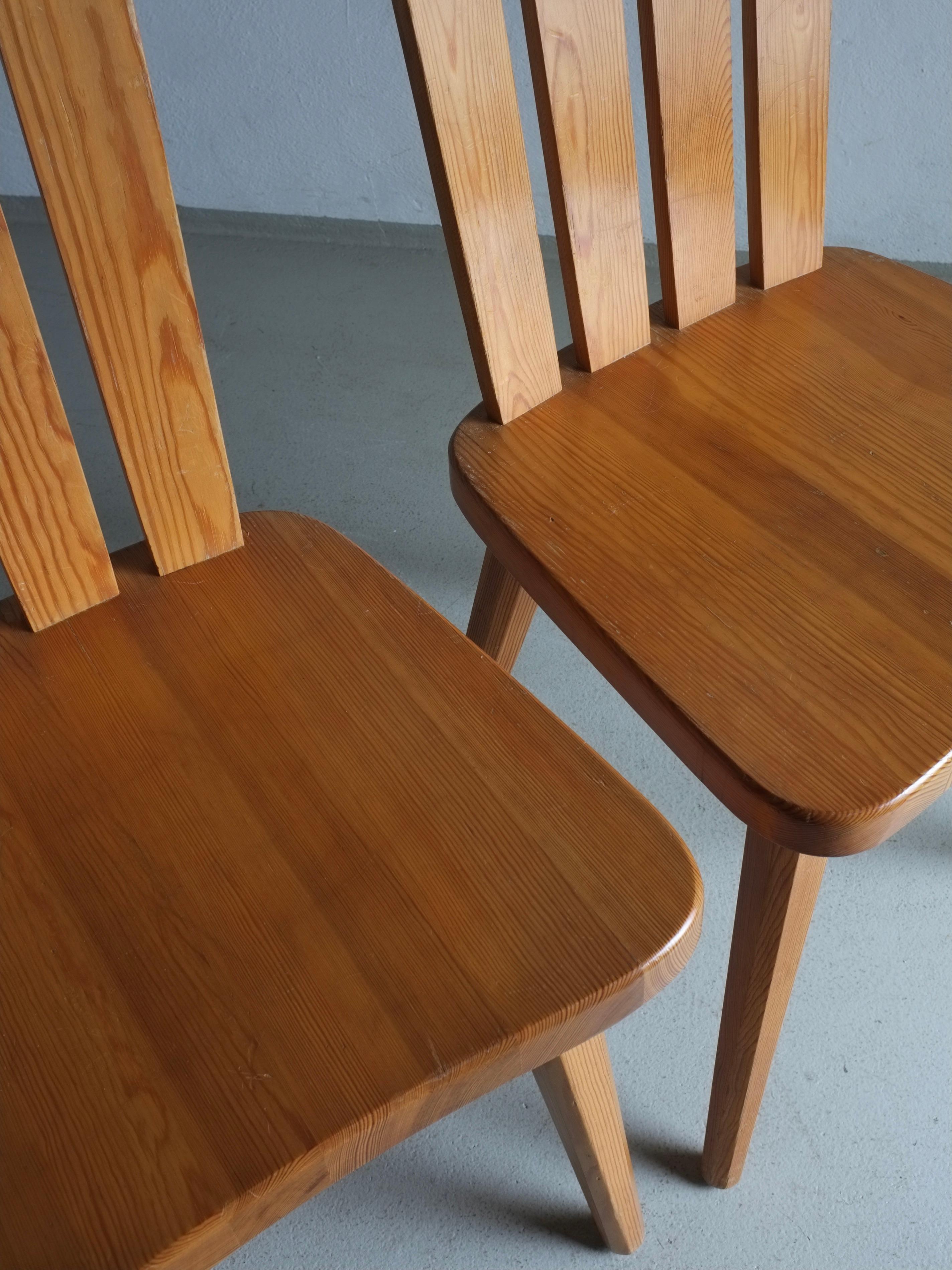 20th Century Set of 2 Solid Pine Chairs, Göran Malmvall, Sweden 1940s For Sale