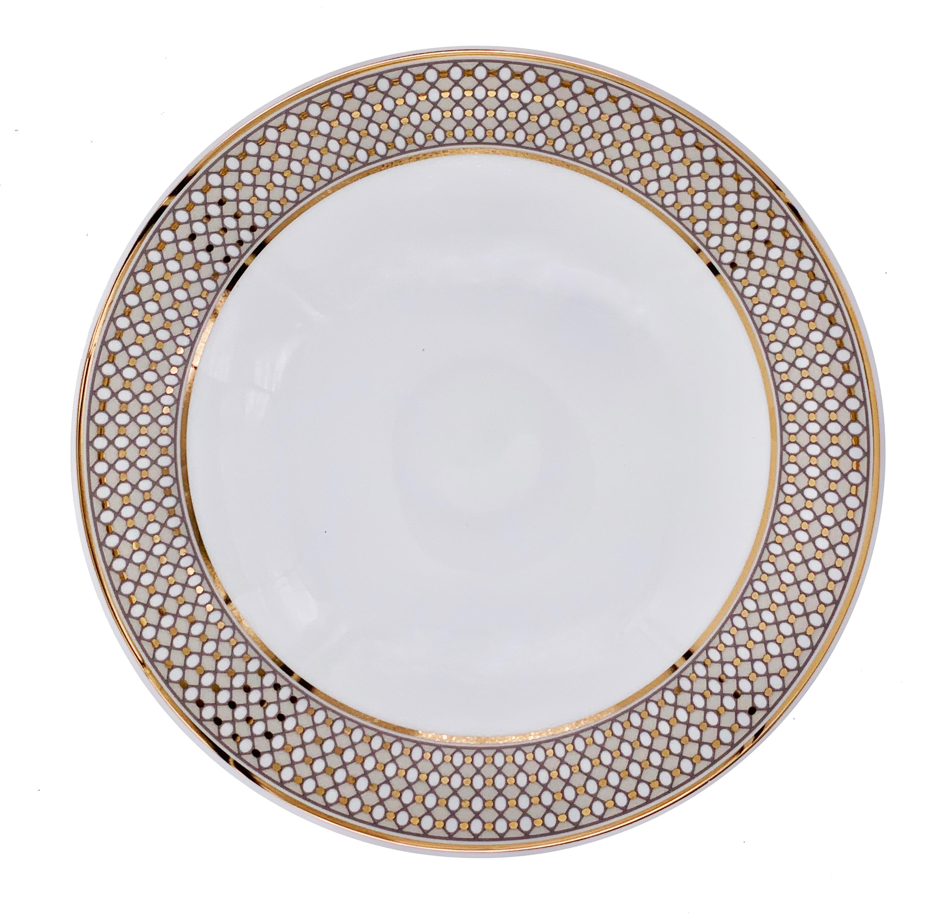 Larger quantities available upon request, with 8 weeks production time.

Set of 2 soup plate (2 pieces)
Color: Beige and gold
Size: 21 Ø x 5 H cm
Material: Porcelain and gold
Collection: Modern Vintage.