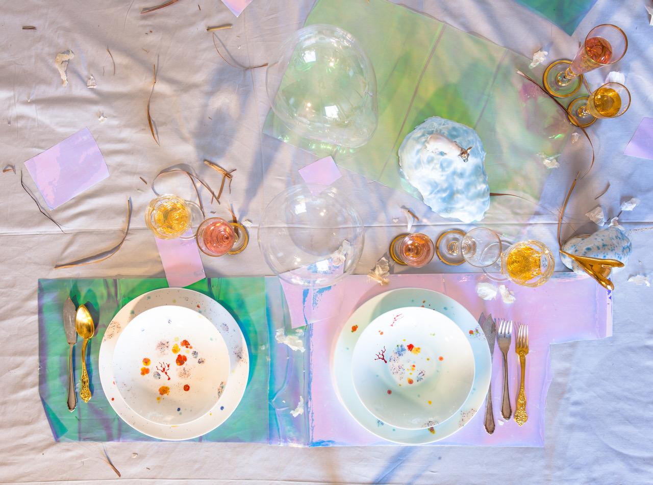 Européen Ensemble contemporain de 2 assiettes à soupe en porcelaine peintes à la main en vente
