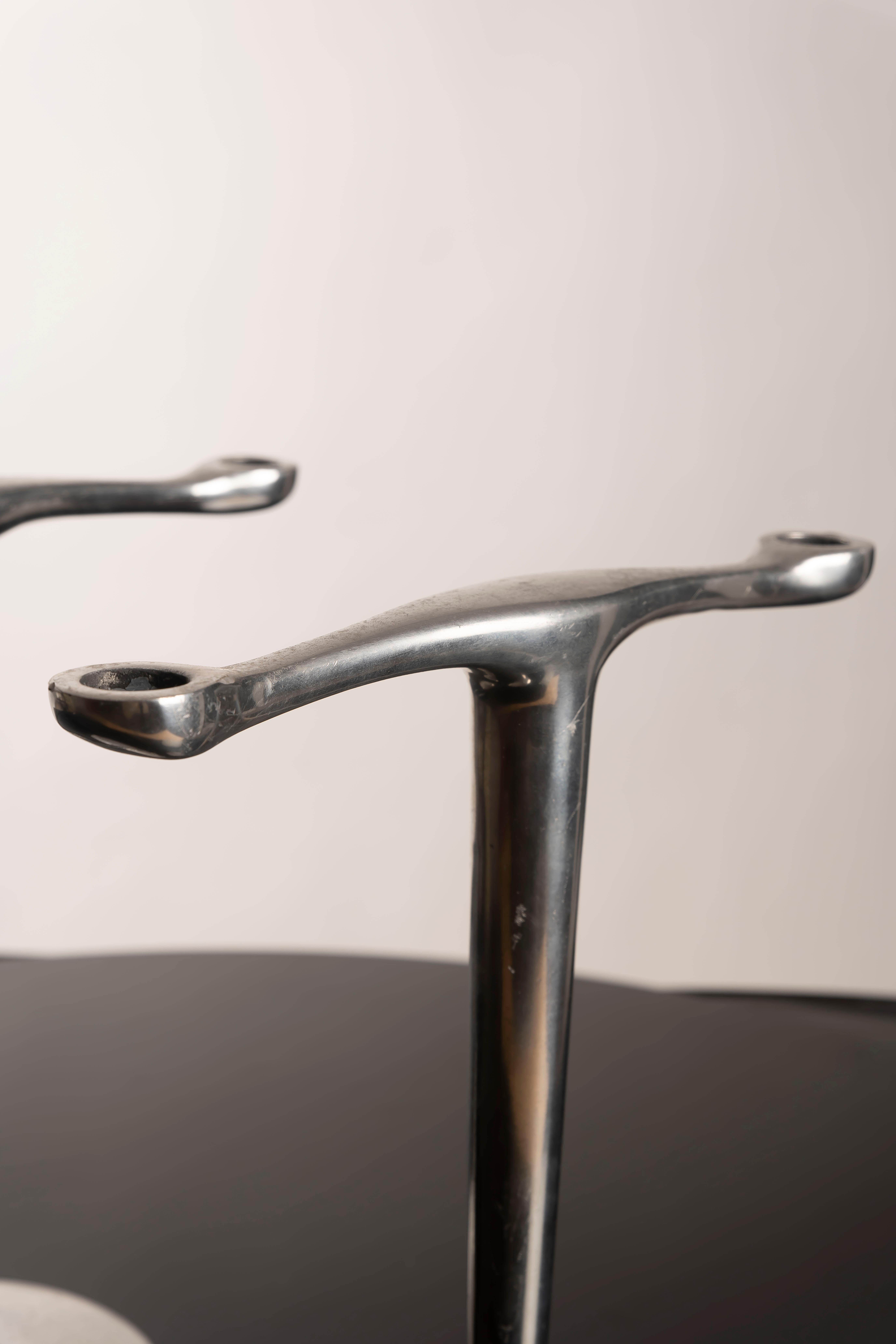 Set di 2 portacandele A Space Age in alluminio Jorge Pensi Design in vendita 1