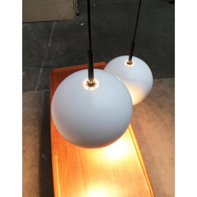 Allemand Ensemble de 2 lampes suspendues allemandes de l'ère spatiale, Staff, 1970 en vente