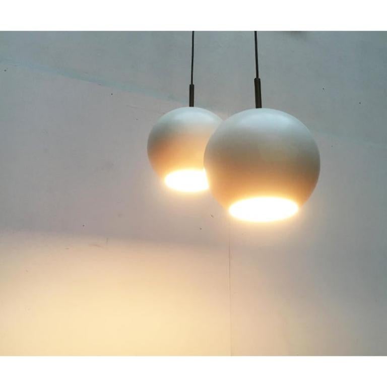 Métal Ensemble de 2 lampes suspendues allemandes de l'ère spatiale, Staff, 1970 en vente