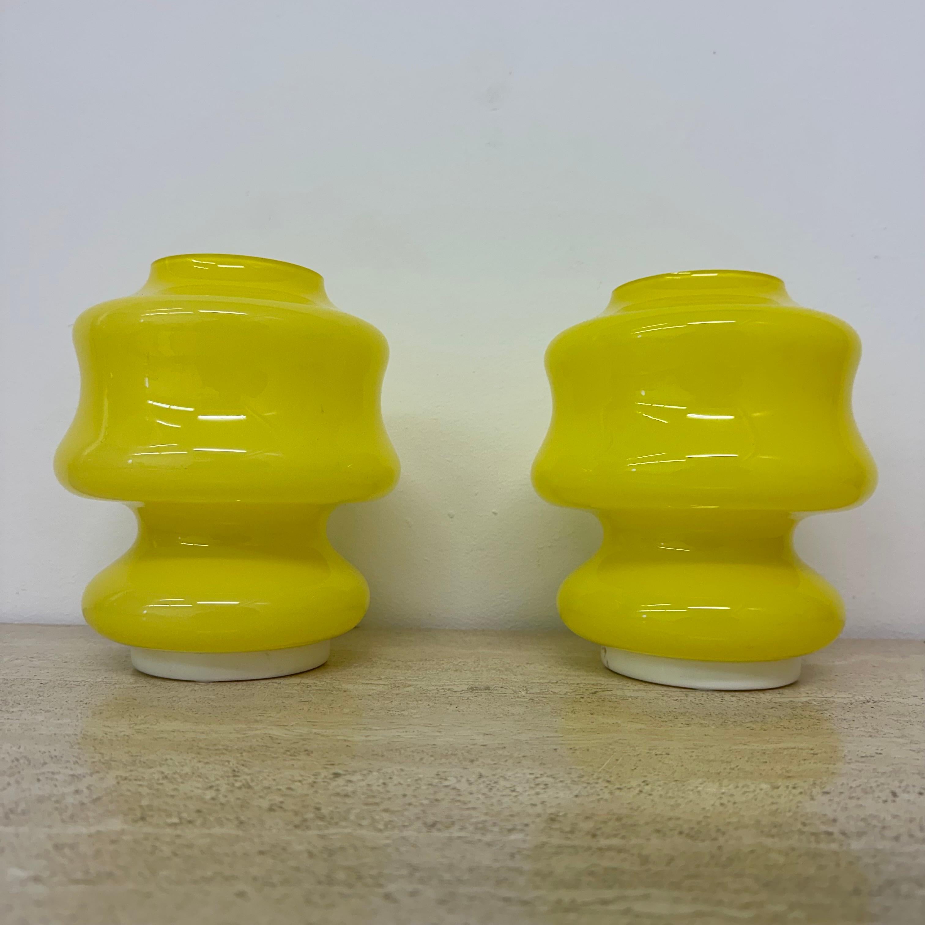 Ensemble de 2 lampes de table en verre jaune de l'ère spatiale ve-art Italy design, 1970 en vente 3
