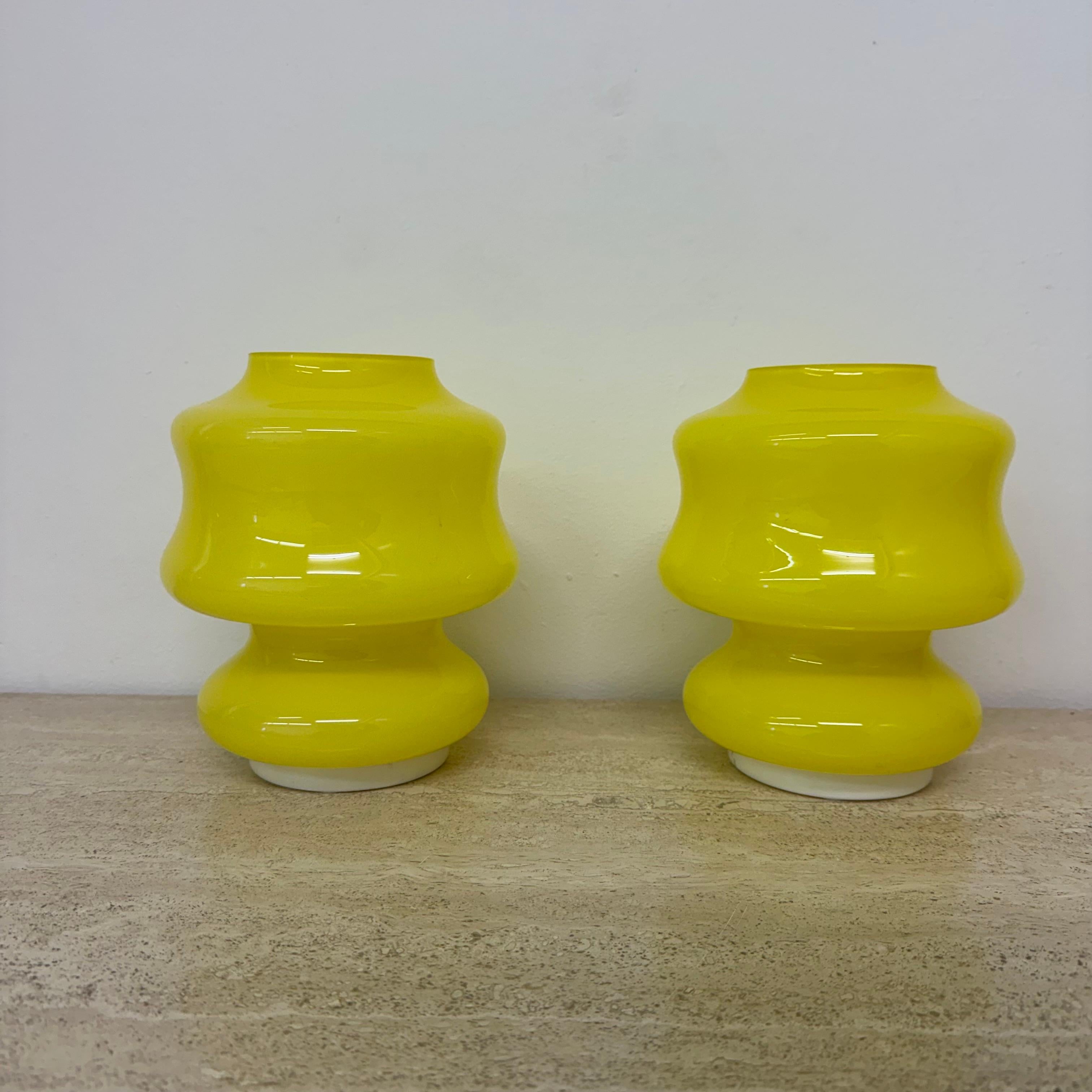 Ensemble de 2 lampes de table en verre jaune de l'ère spatiale ve-art Italy design, 1970 en vente 4