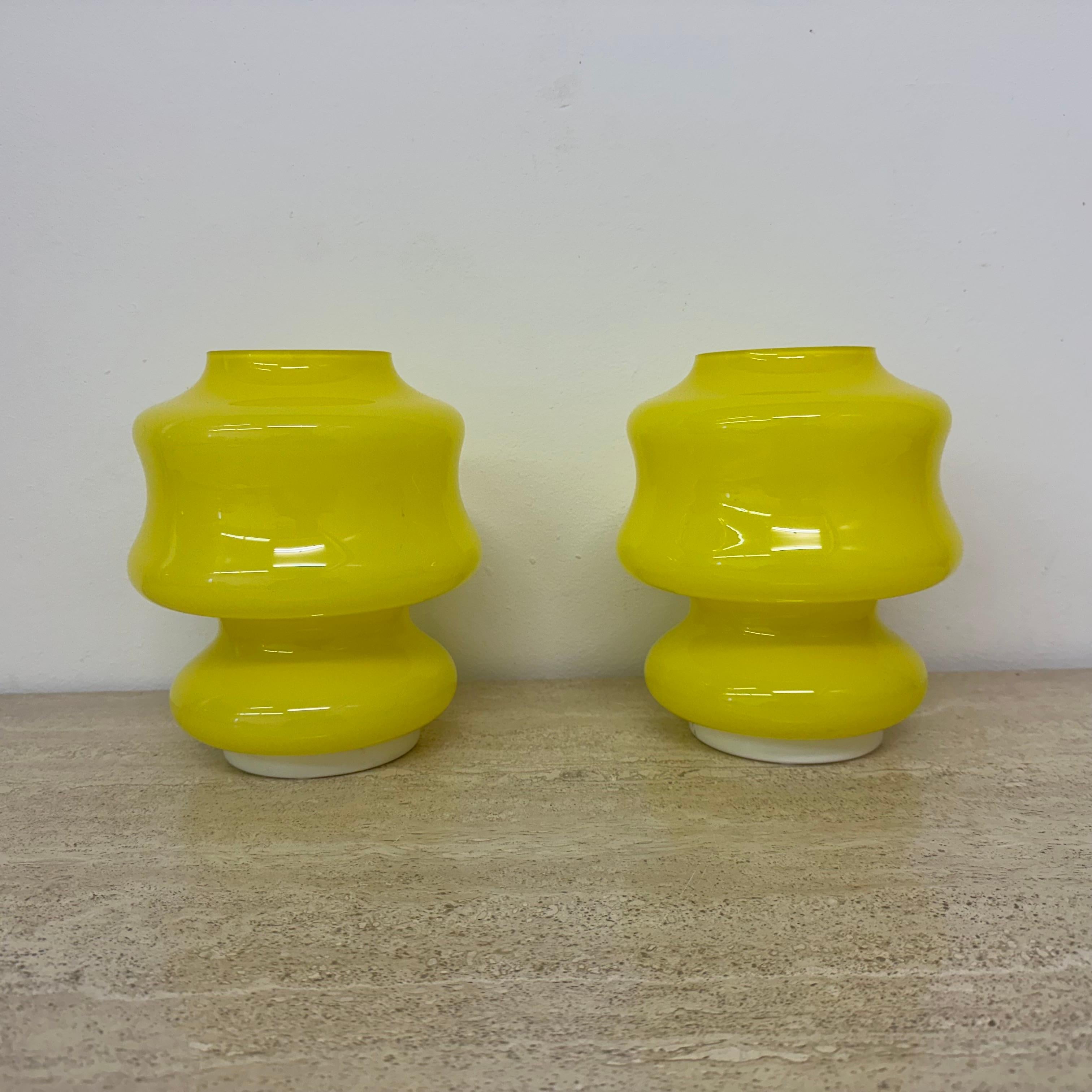 Ensemble de 2 lampes de table en verre jaune de l'ère spatiale ve-art Italy design, 1970 en vente 5