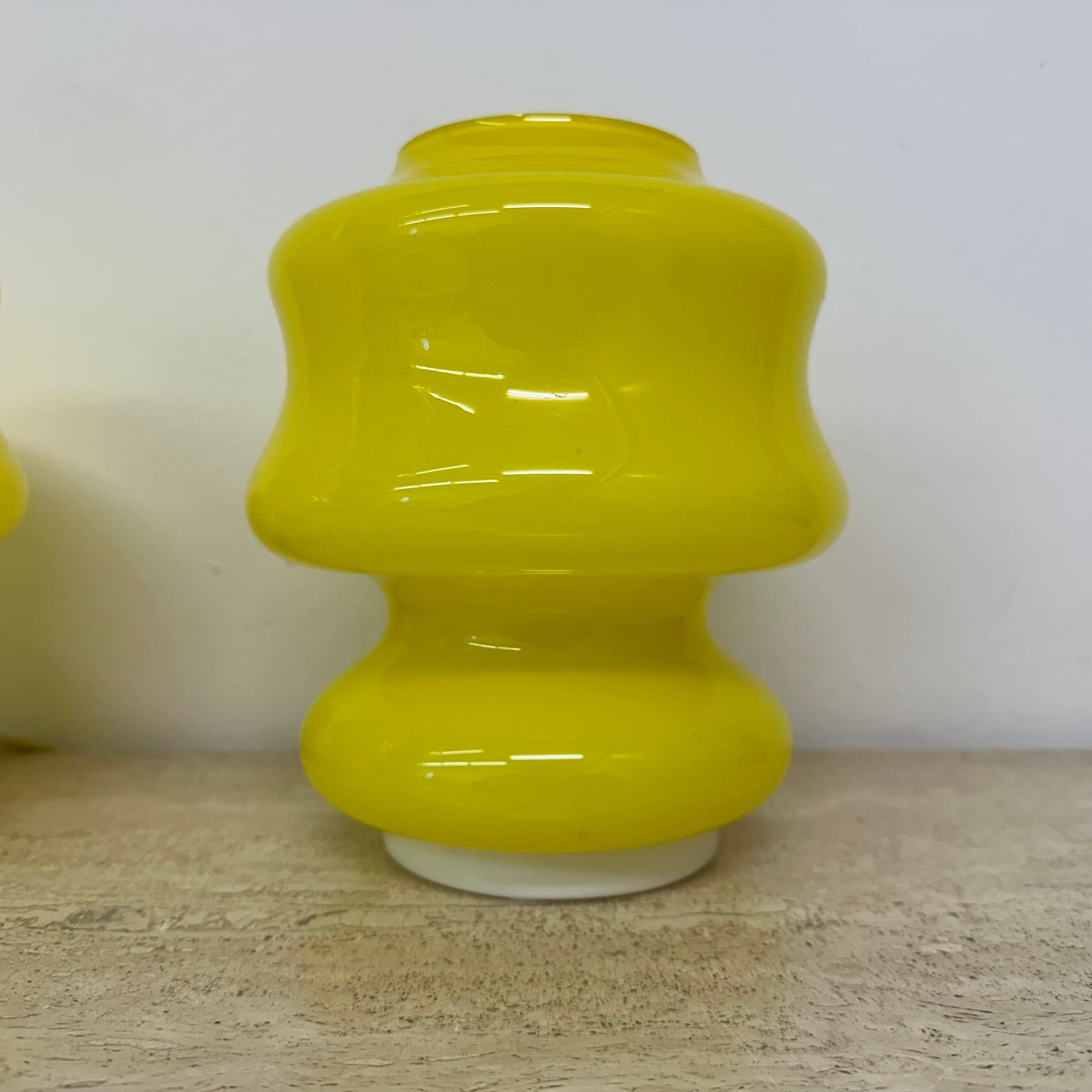 Ensemble de 2 lampes de table en verre jaune de l'ère spatiale ve-art Italy design, 1970 en vente 7