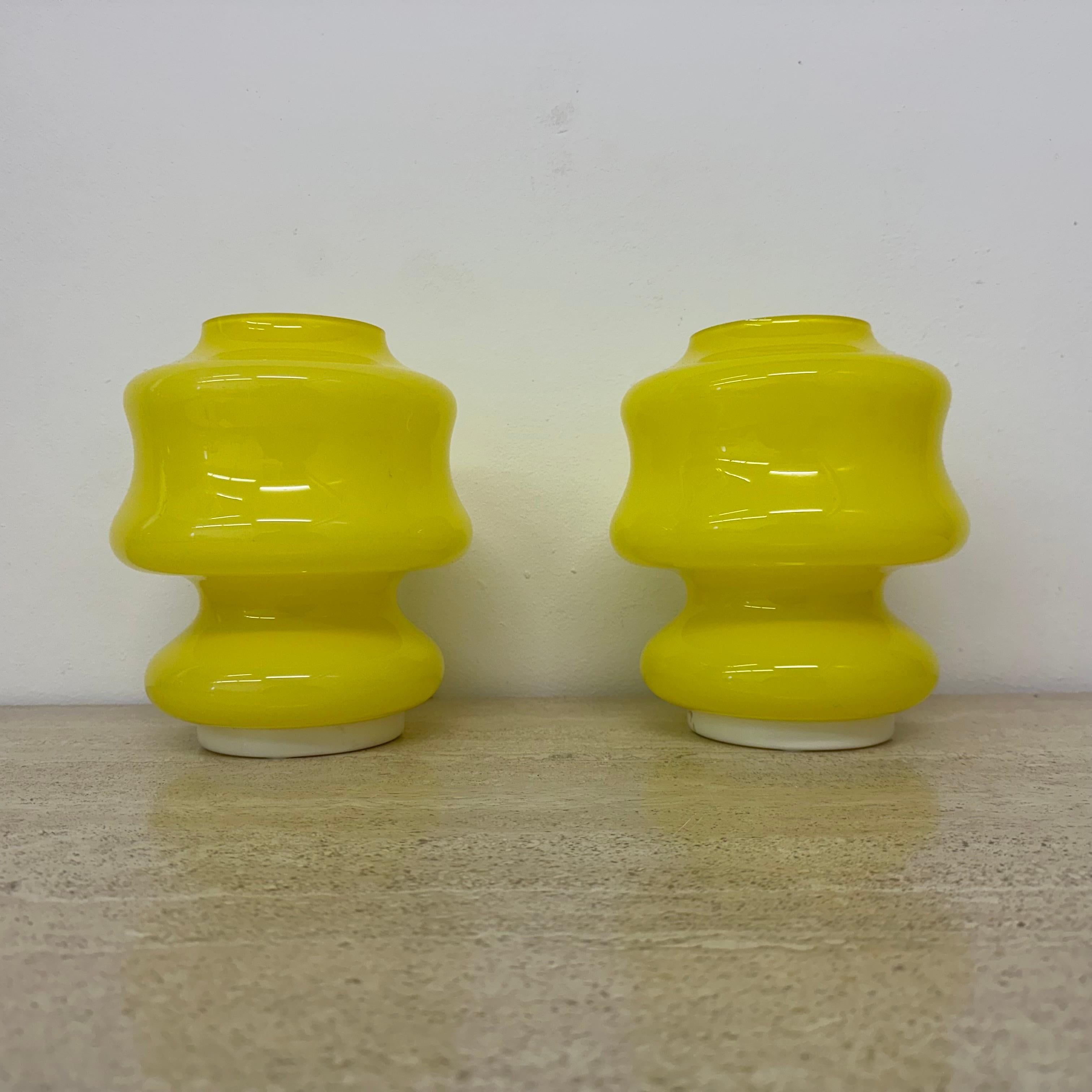 Ensemble de 2 lampes de table en verre jaune de l'ère spatiale ve-art Italy design, 1970 en vente 10