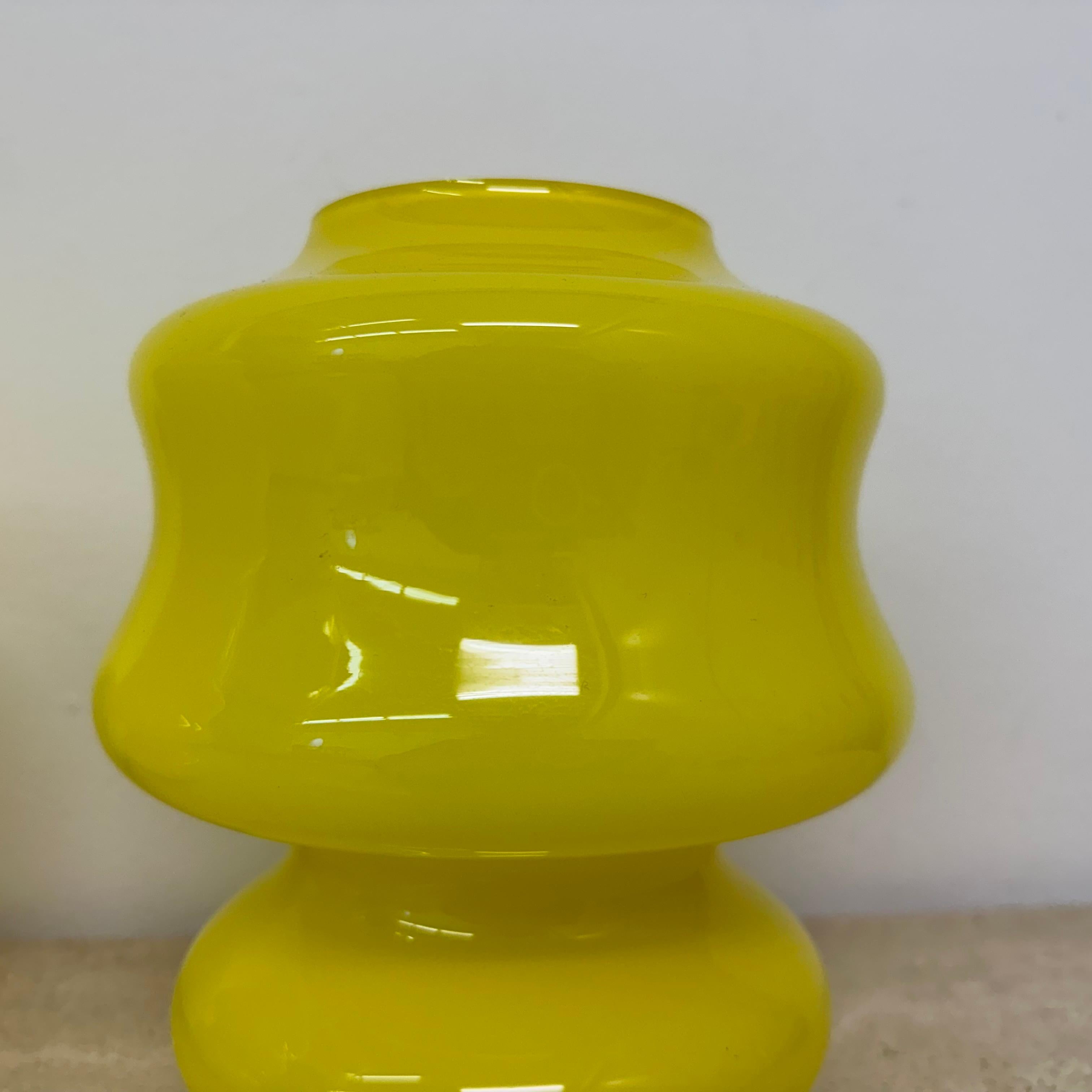 Ensemble de 2 lampes de table en verre jaune de l'ère spatiale ve-art Italy design, 1970 en vente 11