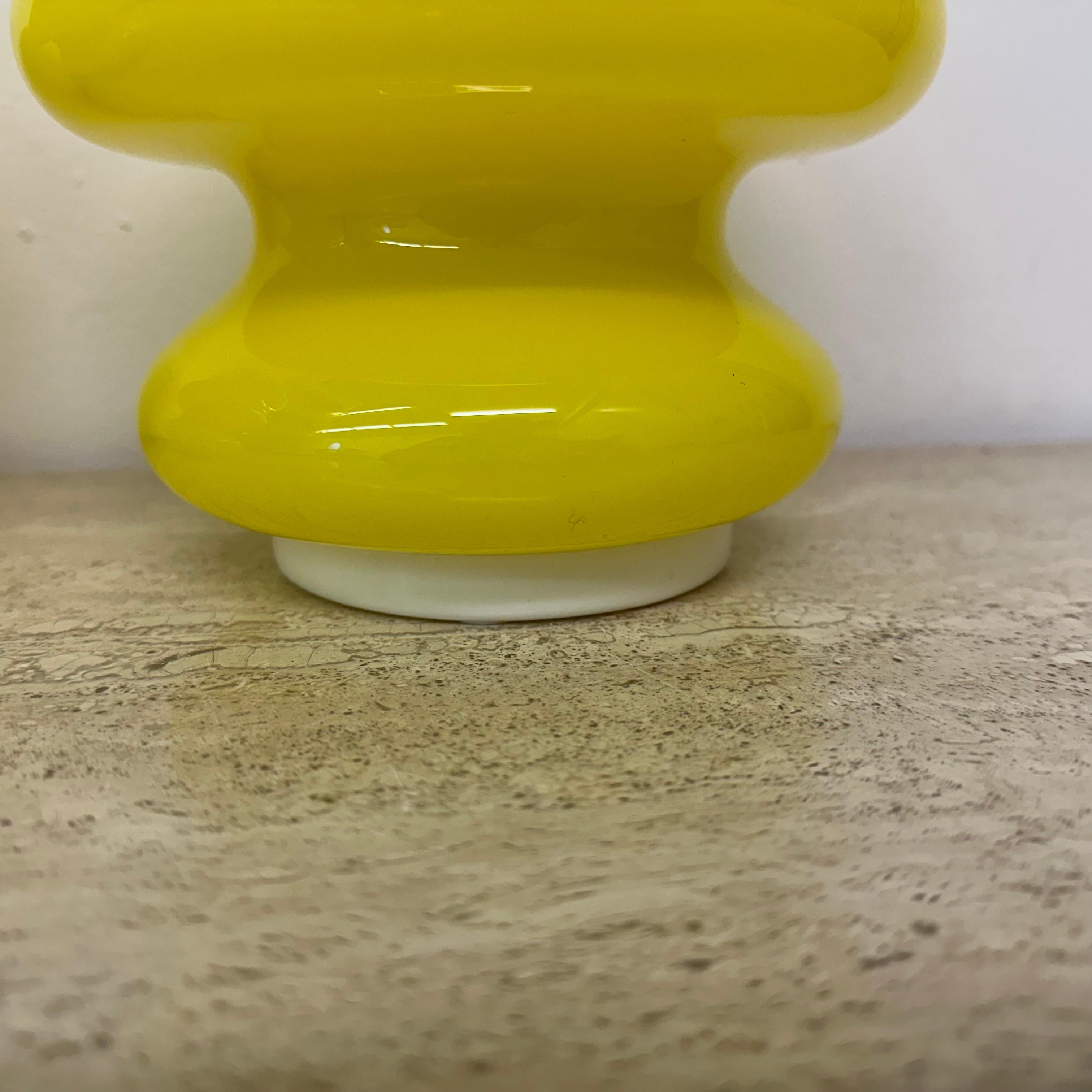 Ensemble de 2 lampes de table en verre jaune de l'ère spatiale ve-art Italy design, 1970 en vente 12