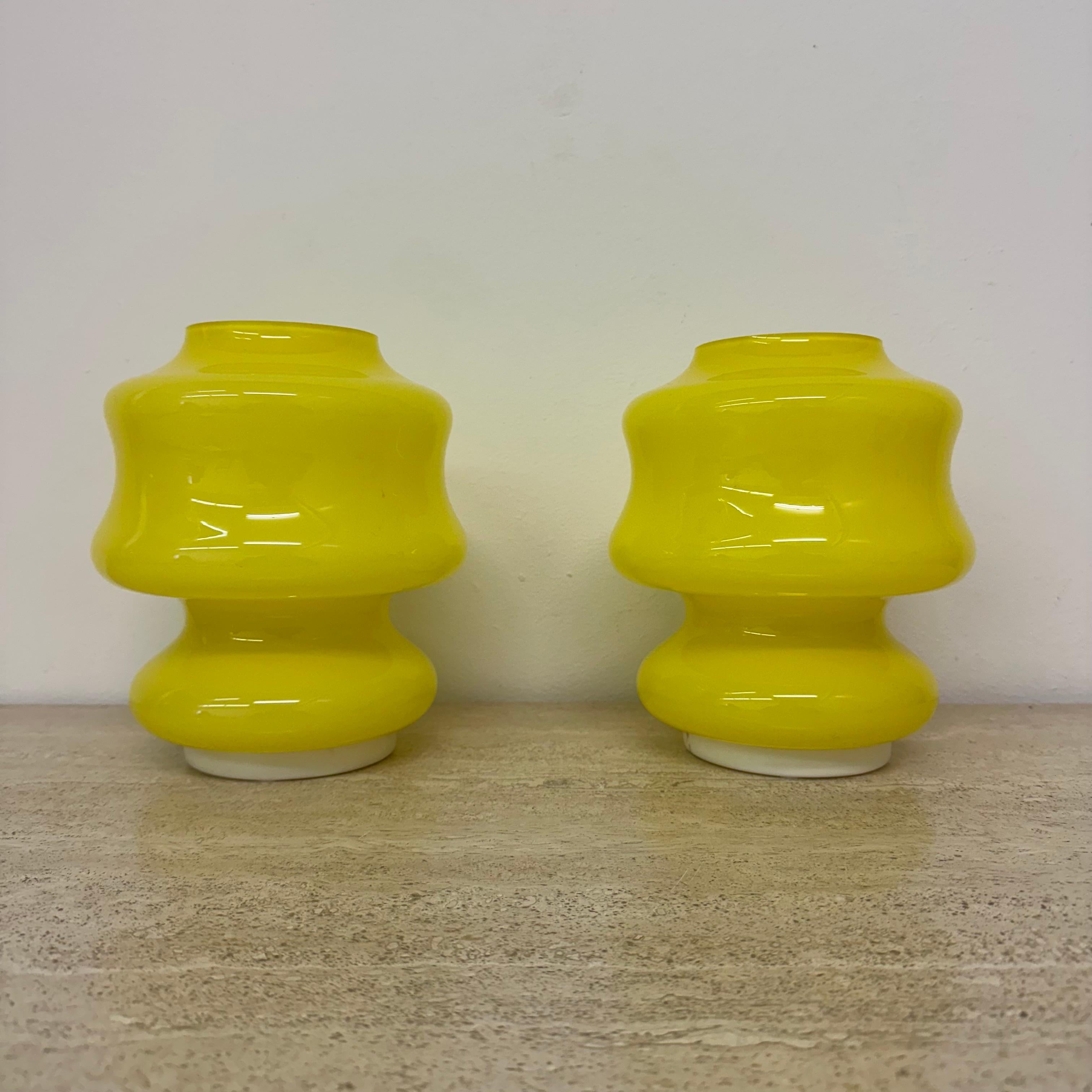 Verre Ensemble de 2 lampes de table en verre jaune de l'ère spatiale ve-art Italy design, 1970 en vente