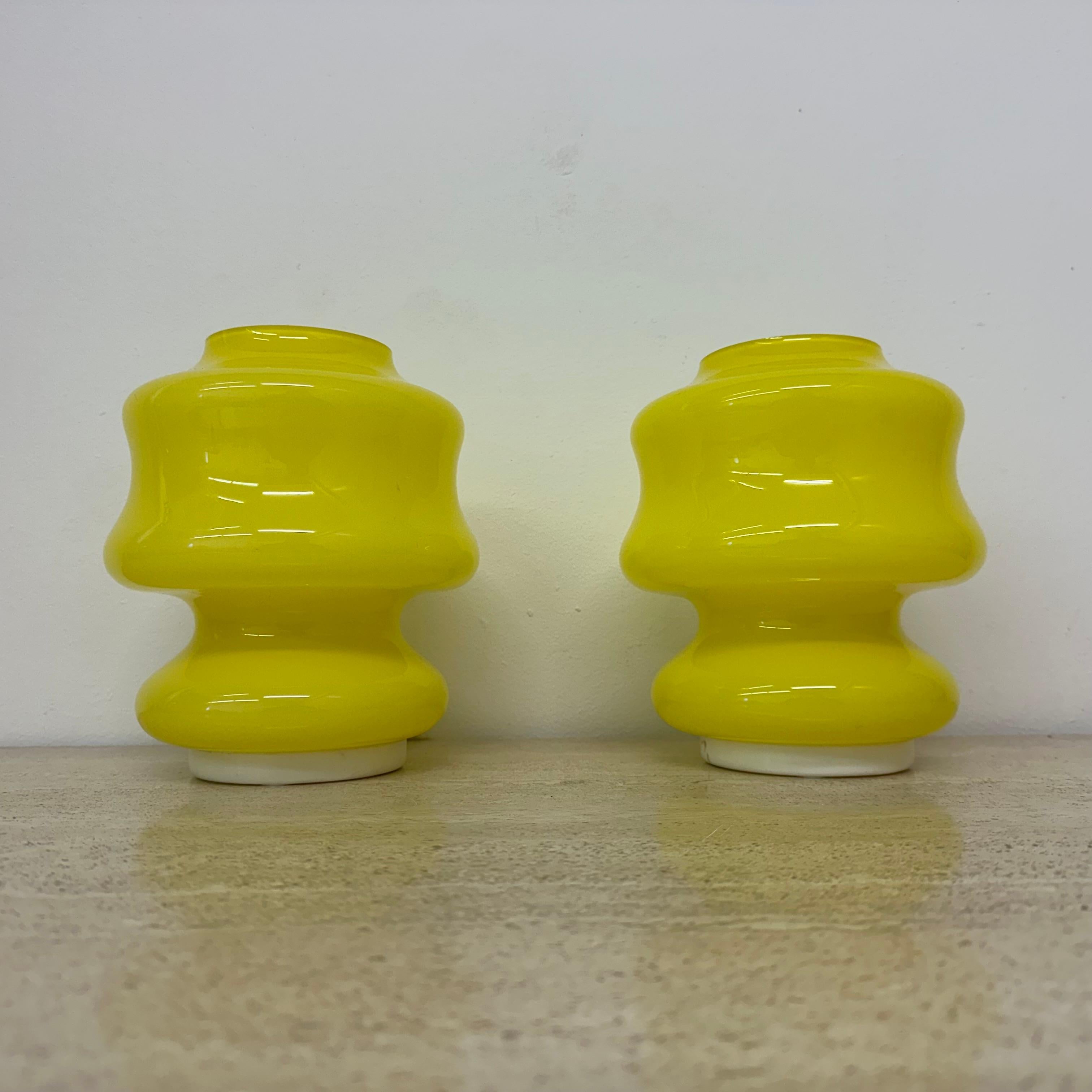 Ensemble de 2 lampes de table en verre jaune de l'ère spatiale ve-art Italy design, 1970 en vente 1