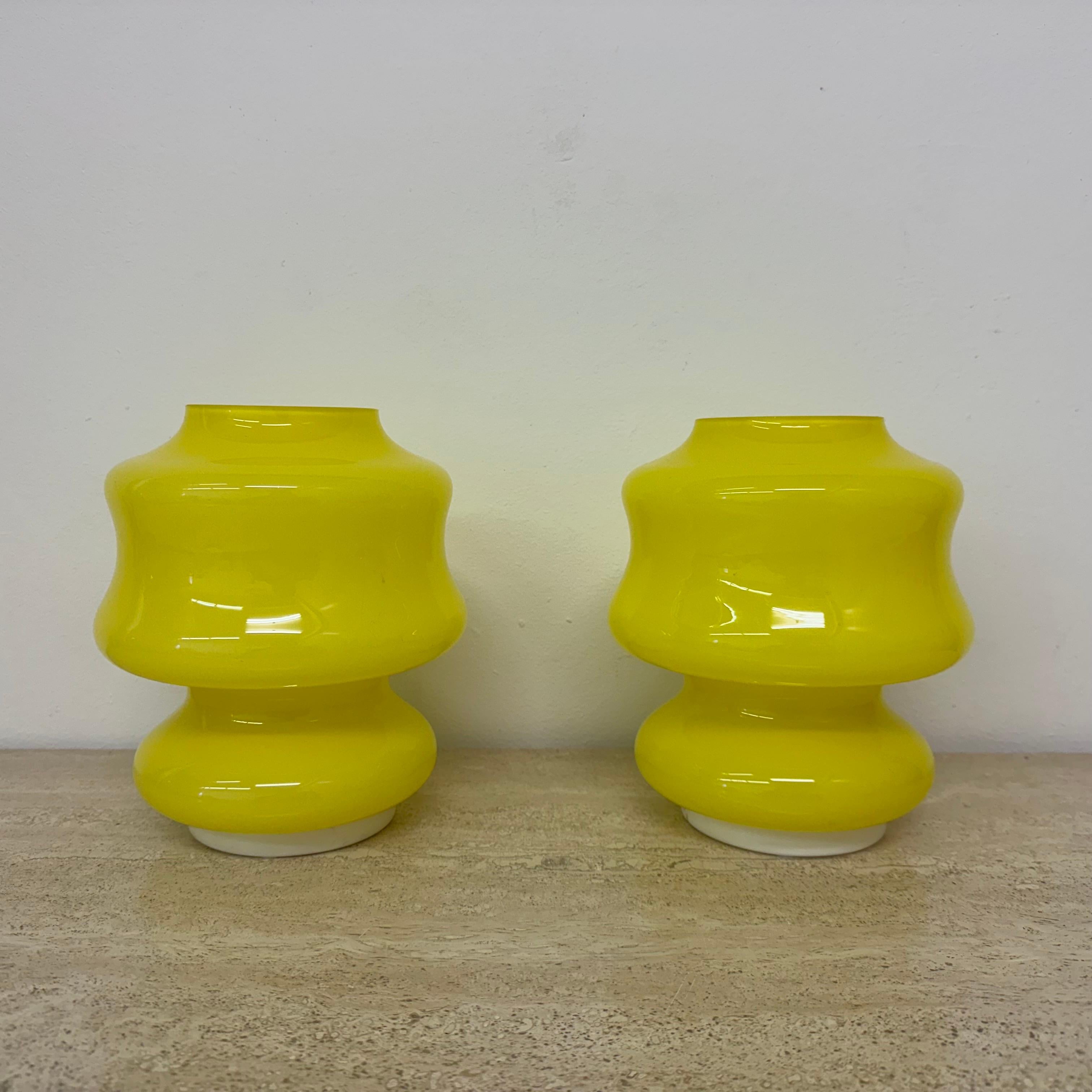 Ensemble de 2 lampes de table en verre jaune de l'ère spatiale ve-art Italy design, 1970 en vente 2