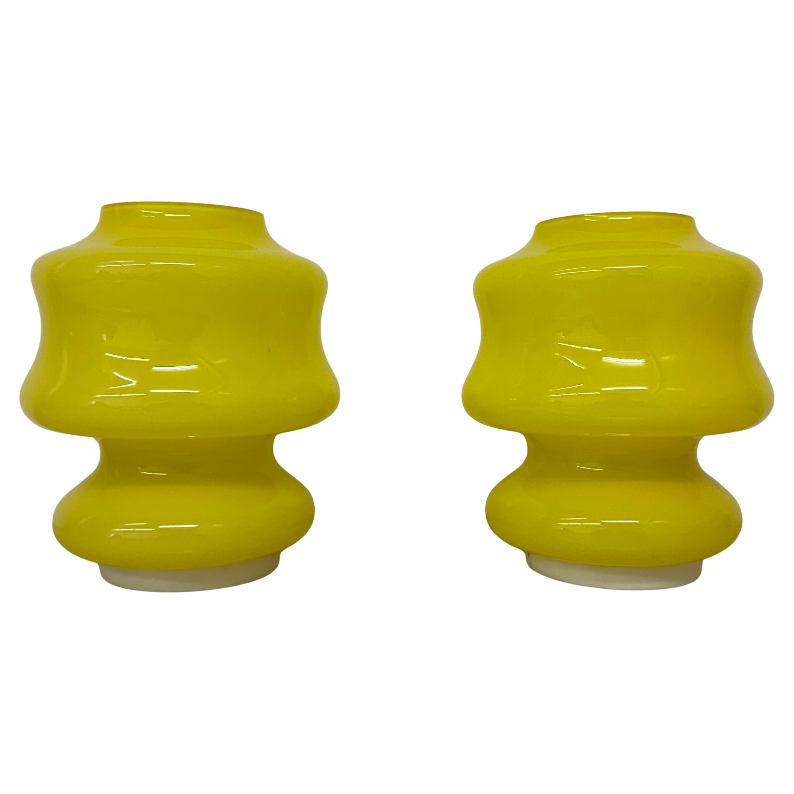 Ensemble de 2 lampes de table en verre jaune de l'ère spatiale ve-art Italy design, 1970 en vente