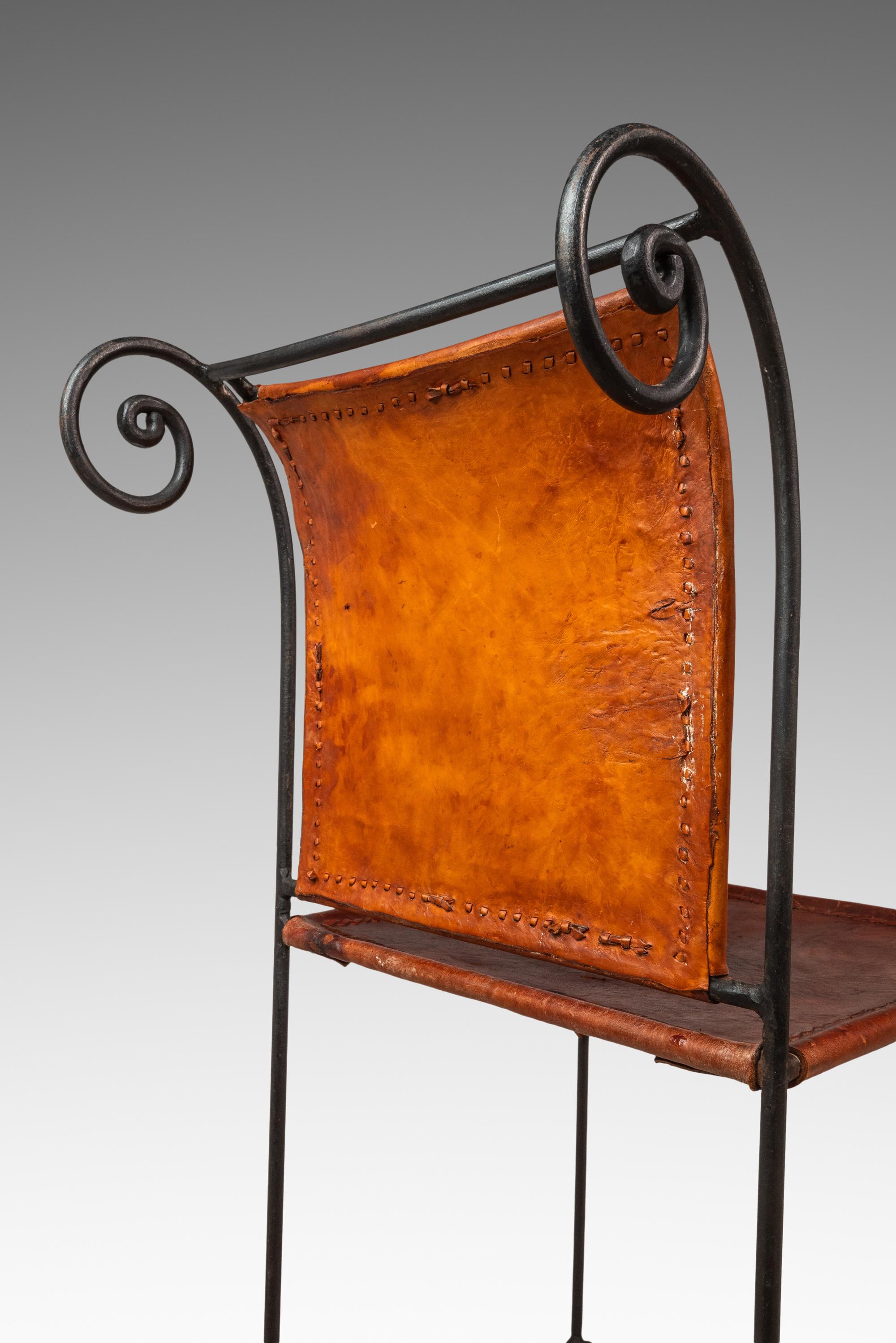 Ensemble de 2 tabourets de bar Hacienda espagnols en cuir pleine fleur travaillé à la main, années 1960 en vente 10