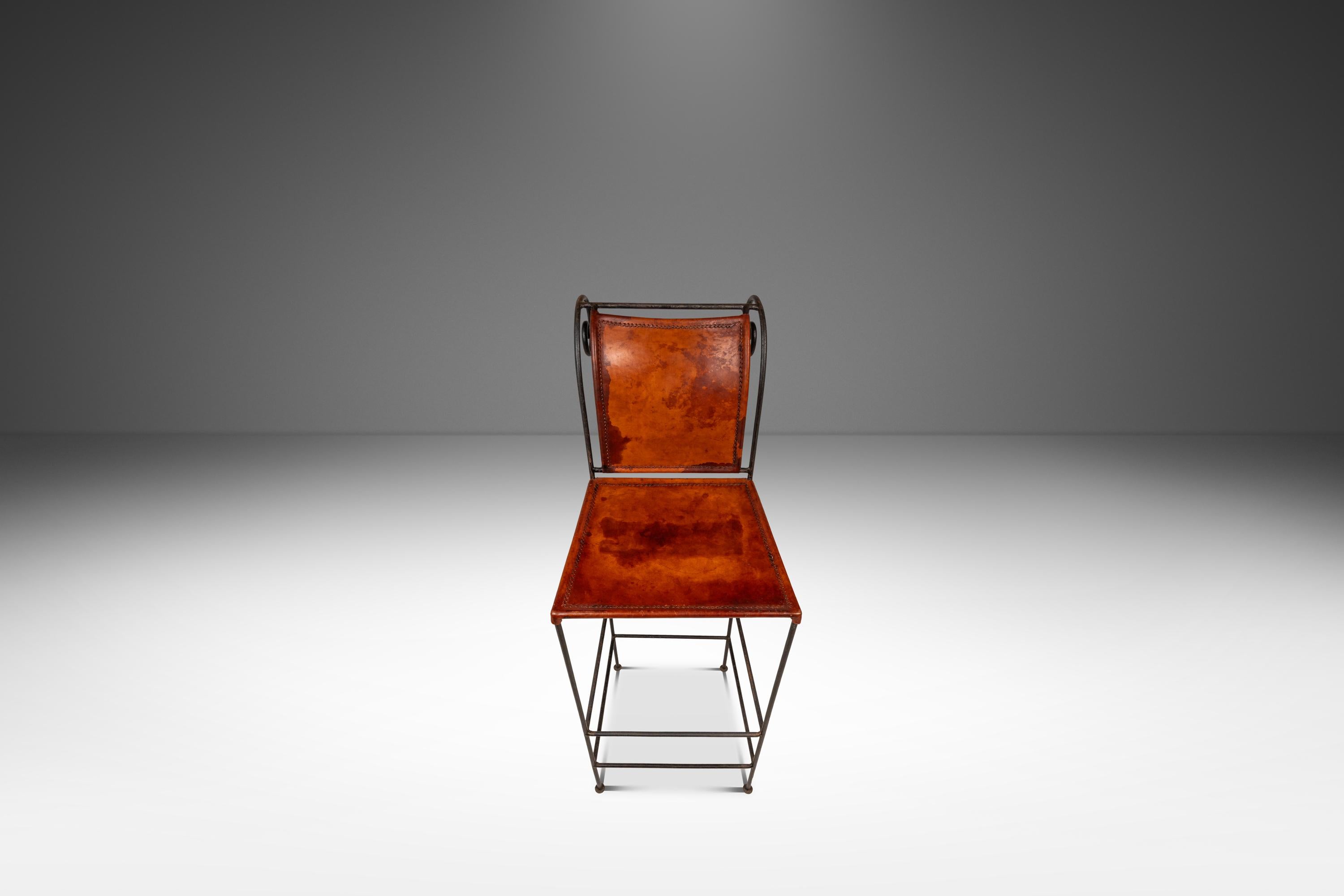 Mid-Century Modern Ensemble de 2 tabourets de bar Hacienda espagnols en cuir pleine fleur travaillé à la main, années 1960 en vente