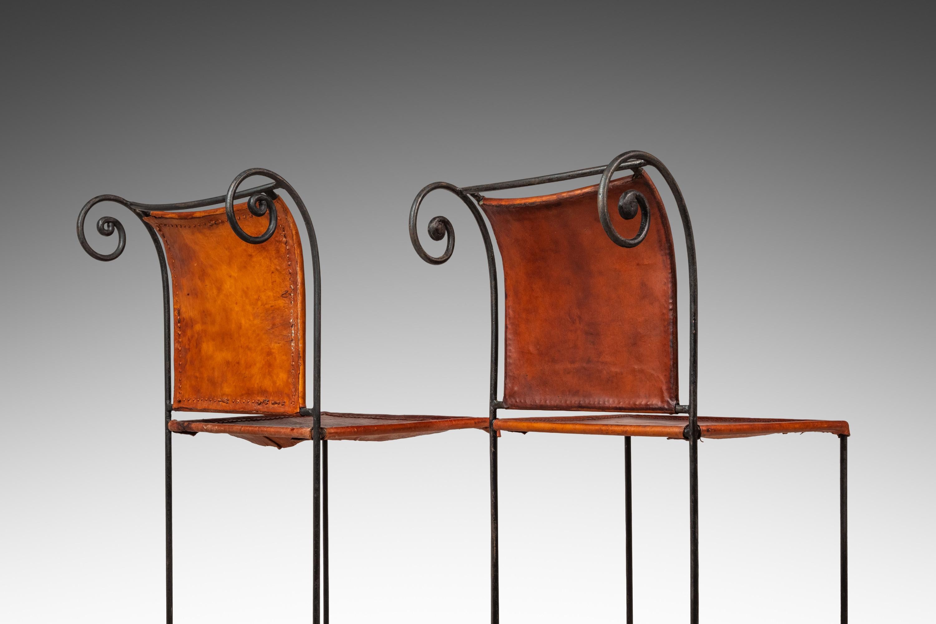 Ensemble de 2 tabourets de bar Hacienda espagnols en cuir pleine fleur travaillé à la main, années 1960 en vente 2