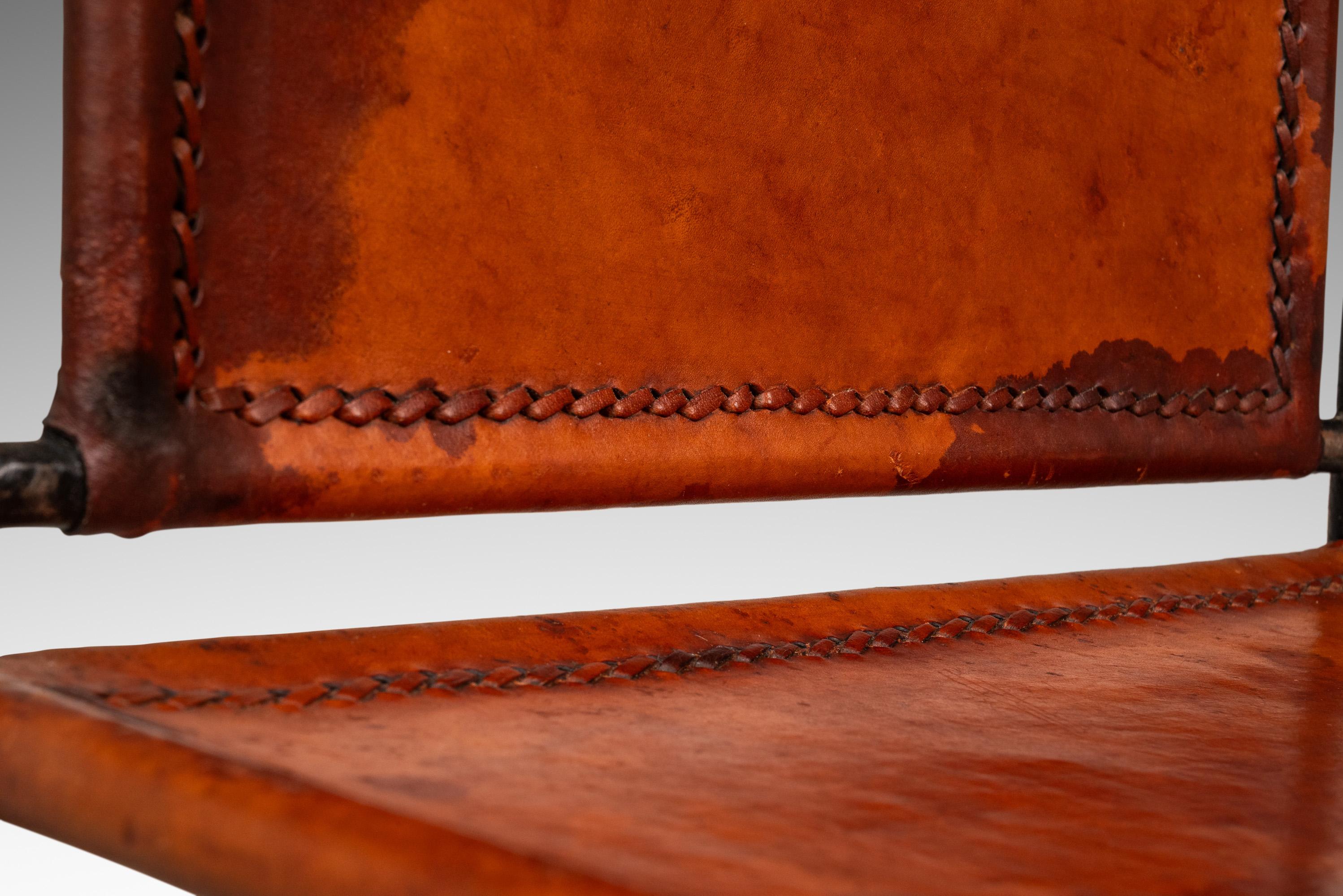 Ensemble de 2 tabourets de bar Hacienda espagnols en cuir pleine fleur travaillé à la main, années 1960 en vente 3