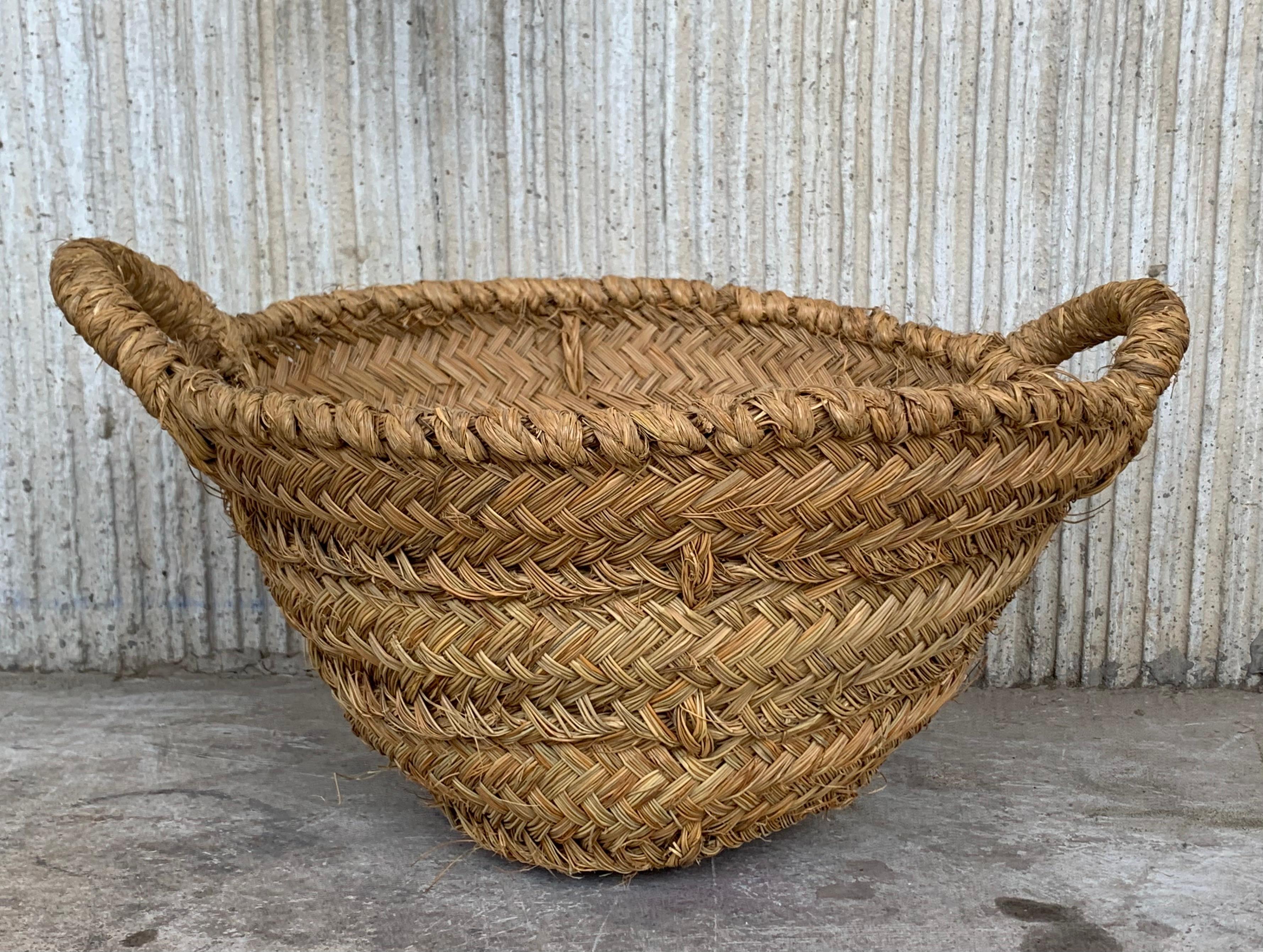 Rustic Spanish chateau champagne grape harvesting basket constructed from woven wicker reeds. Features a thick braided top with handles on each end 
 Perfect for decorating and display.

We have available 22 basquets.

 