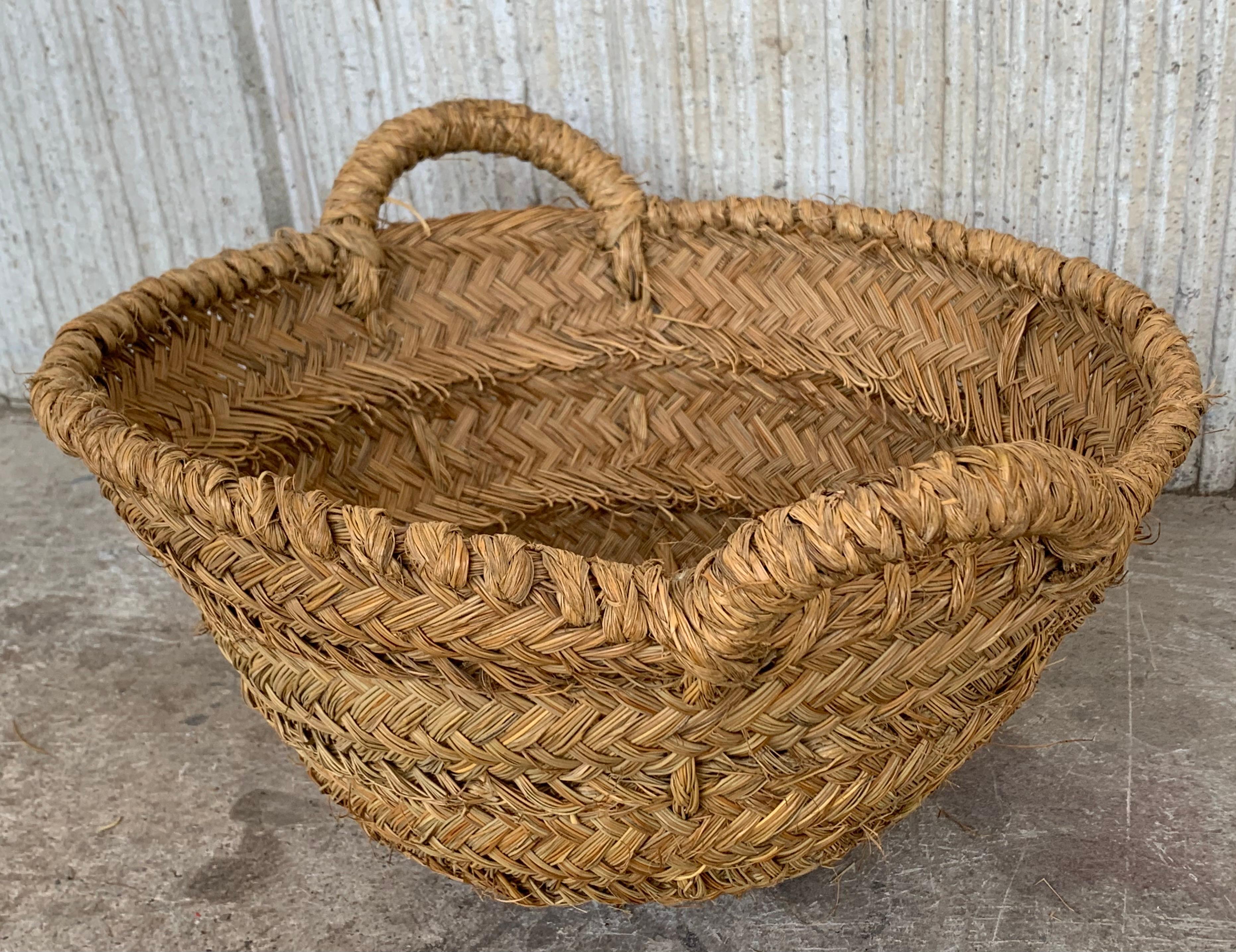 Set of 2 Spanish Woven Wicker Olive Grape Harvest Basket In Good Condition For Sale In Miami, FL