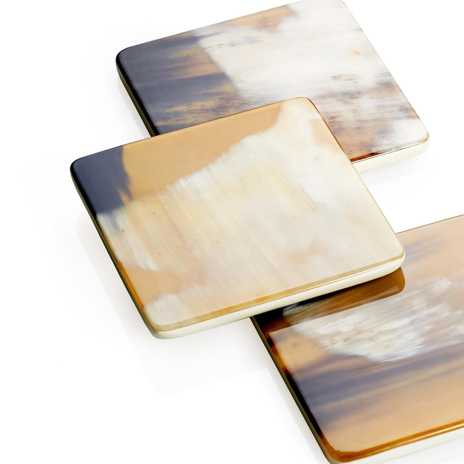 Set of 2 Square Coasters in Corno Italiano and Lacquered Wood, Mod. 224 In New Condition For Sale In Recanati, Macerata