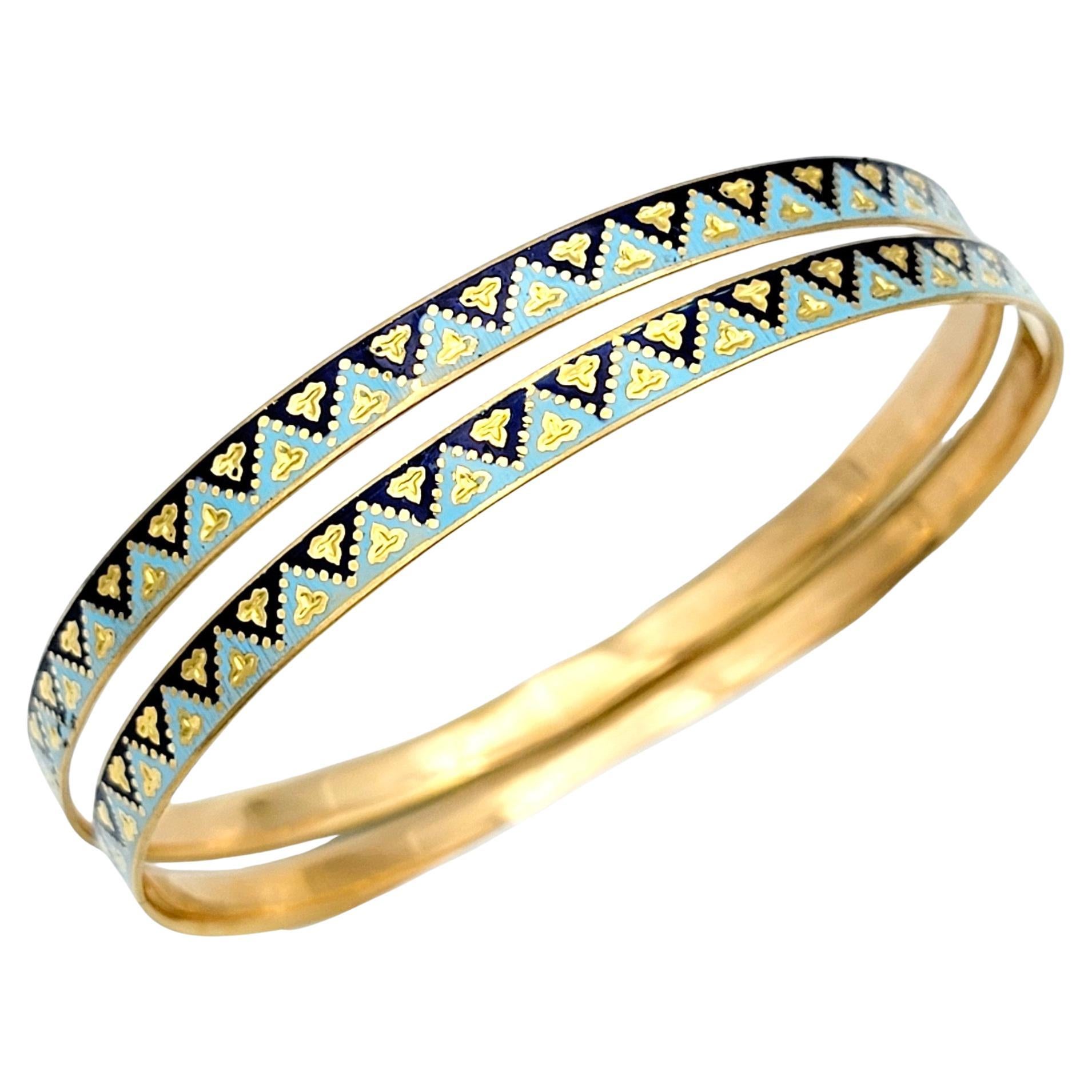 Ensemble de 2 bracelets jonc empilables en or jaune 22 carats et émail bleu clair et foncé