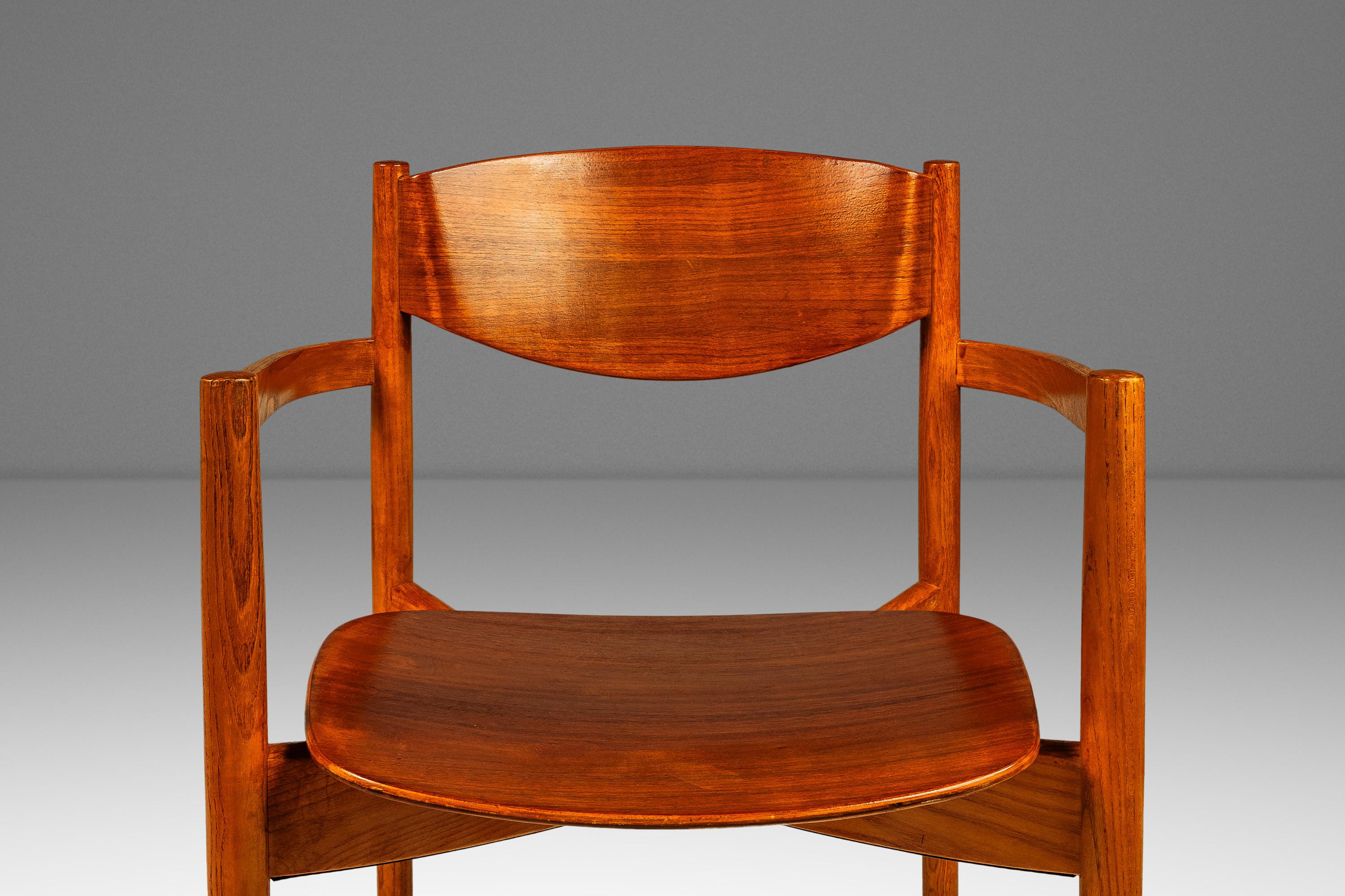 Set of 2 Stacking in Oak & Walnut Chairs by Jens Risom, USA, c. 1960s en vente 5