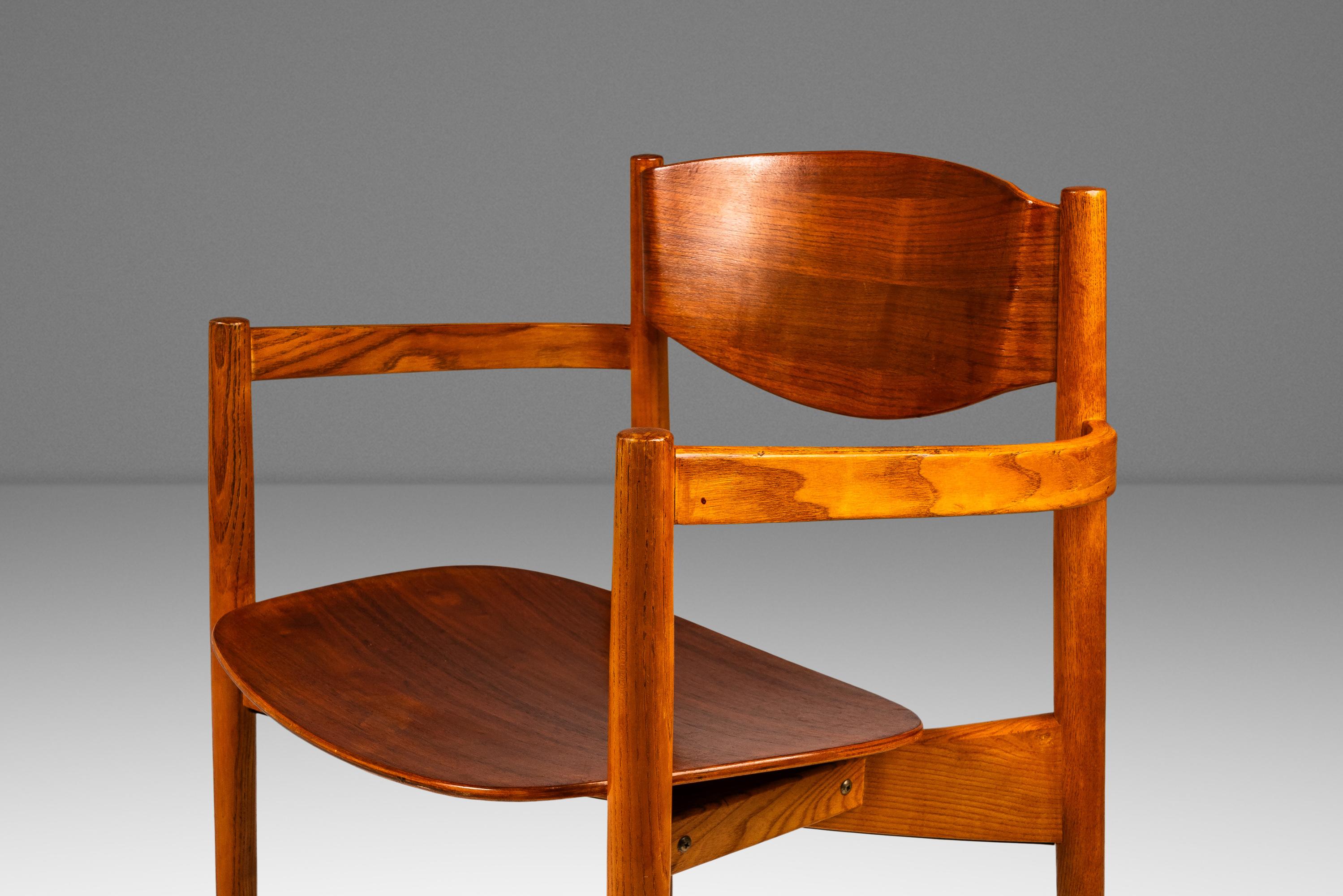 Set of 2 Stacking in Oak & Walnut Chairs by Jens Risom, USA, c. 1960s en vente 6