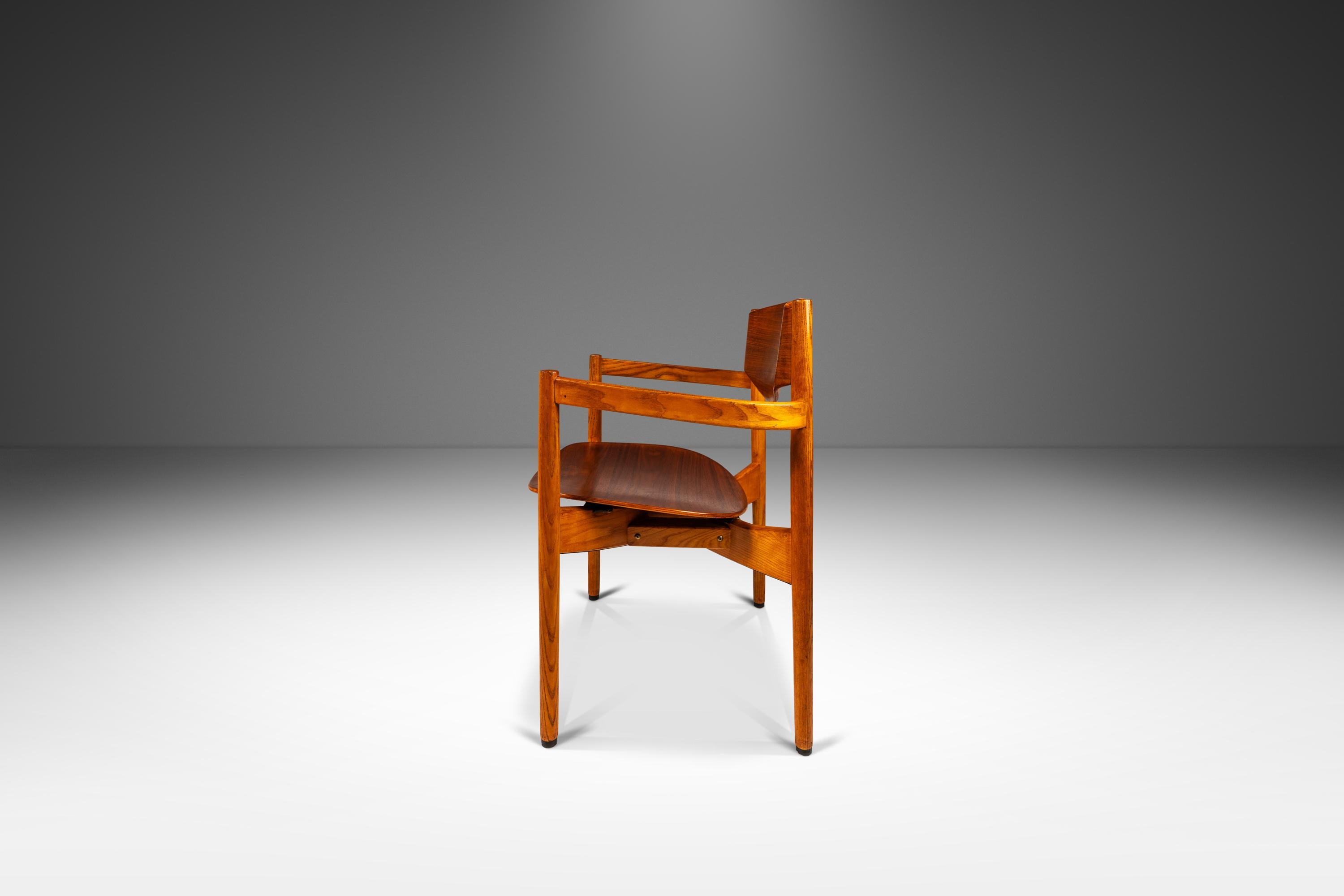Scandinavian Modern Set of 2 Stacking in Oak & Walnut Chairs by Jens Risom, USA, c. 1960s For Sale