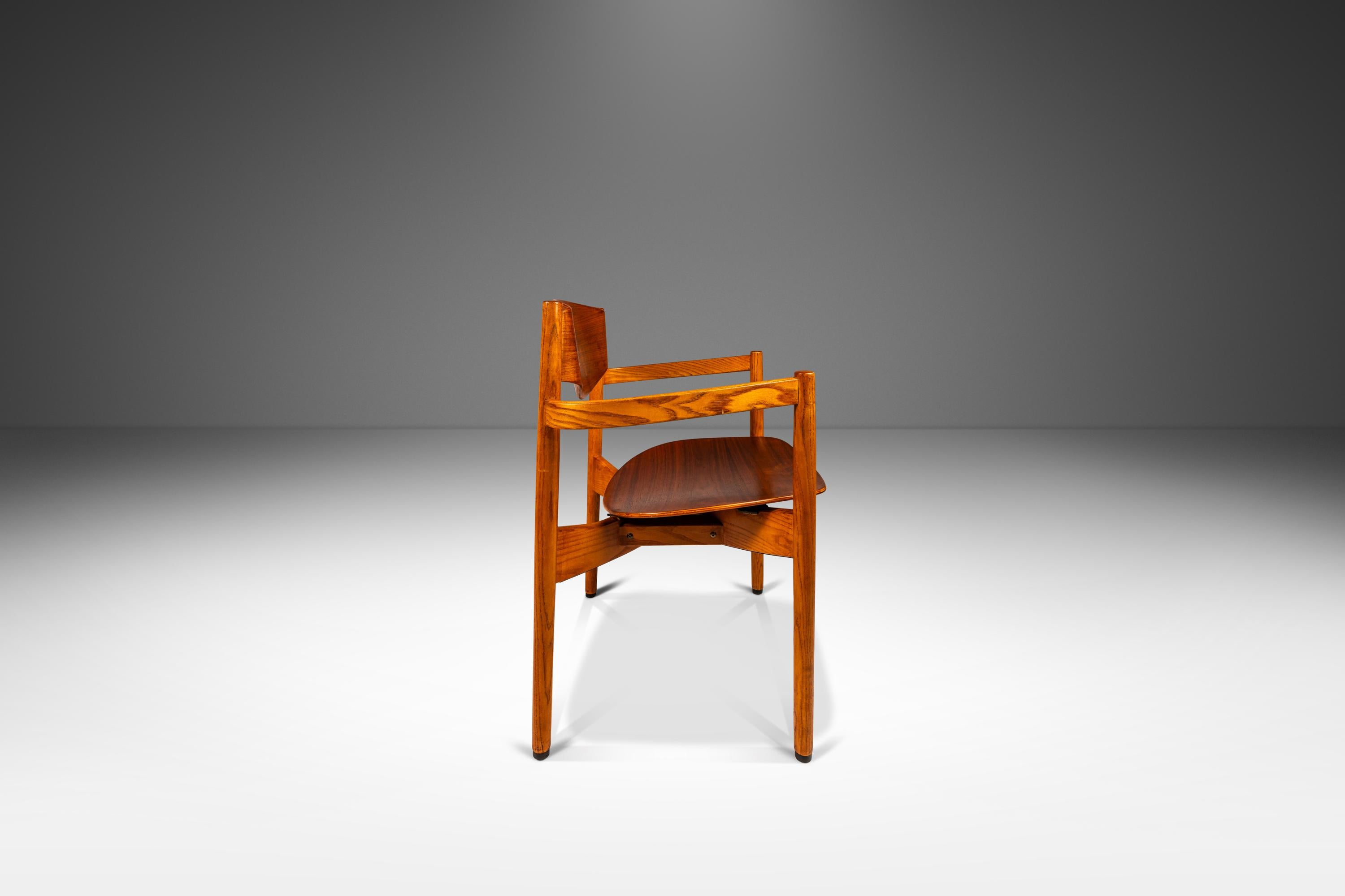 Chêne Set of 2 Stacking in Oak & Walnut Chairs by Jens Risom, USA, c. 1960s en vente