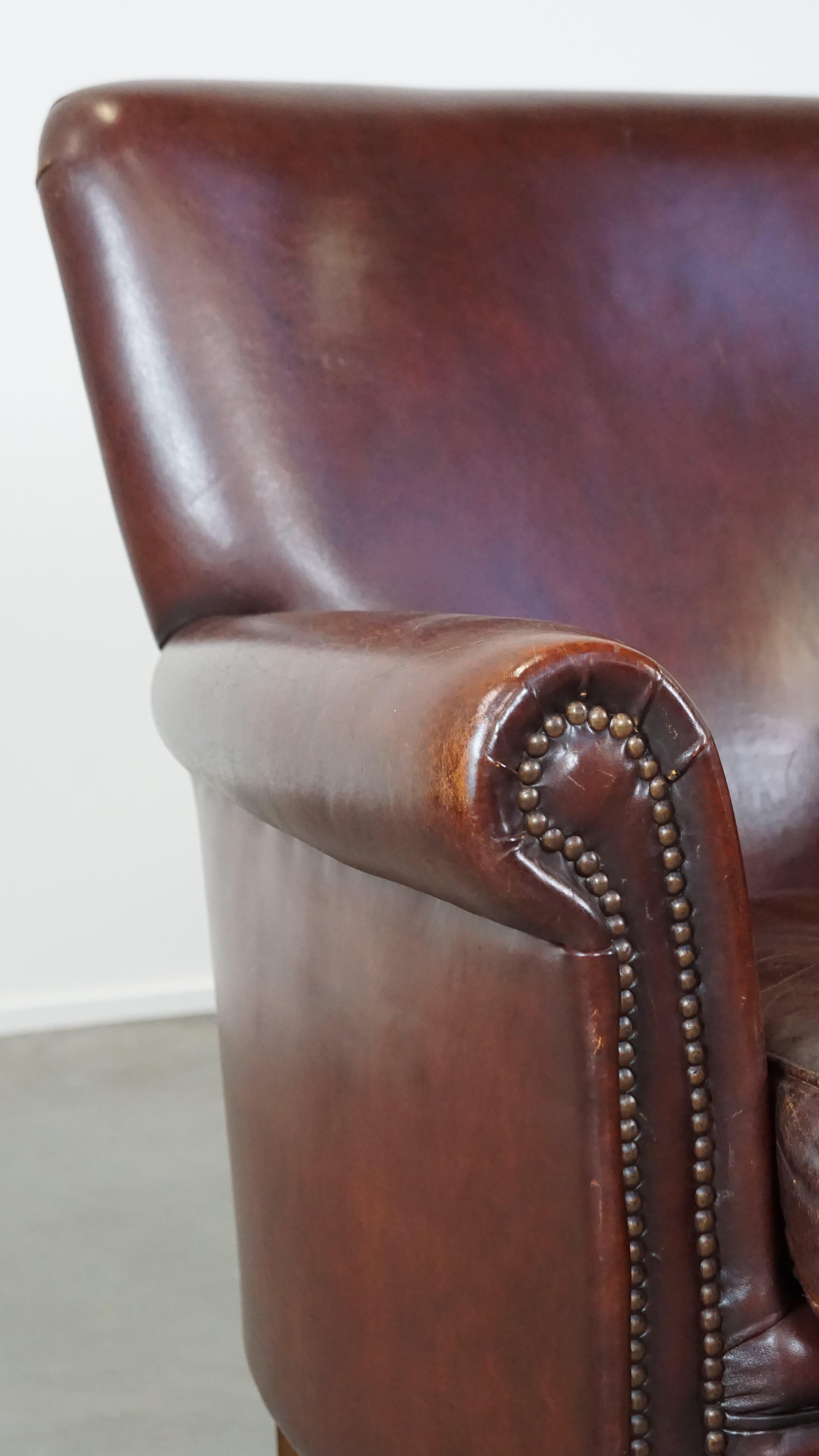 Set of 2 stately sheepskin armchairs with proper finishing with decorative nails For Sale 5