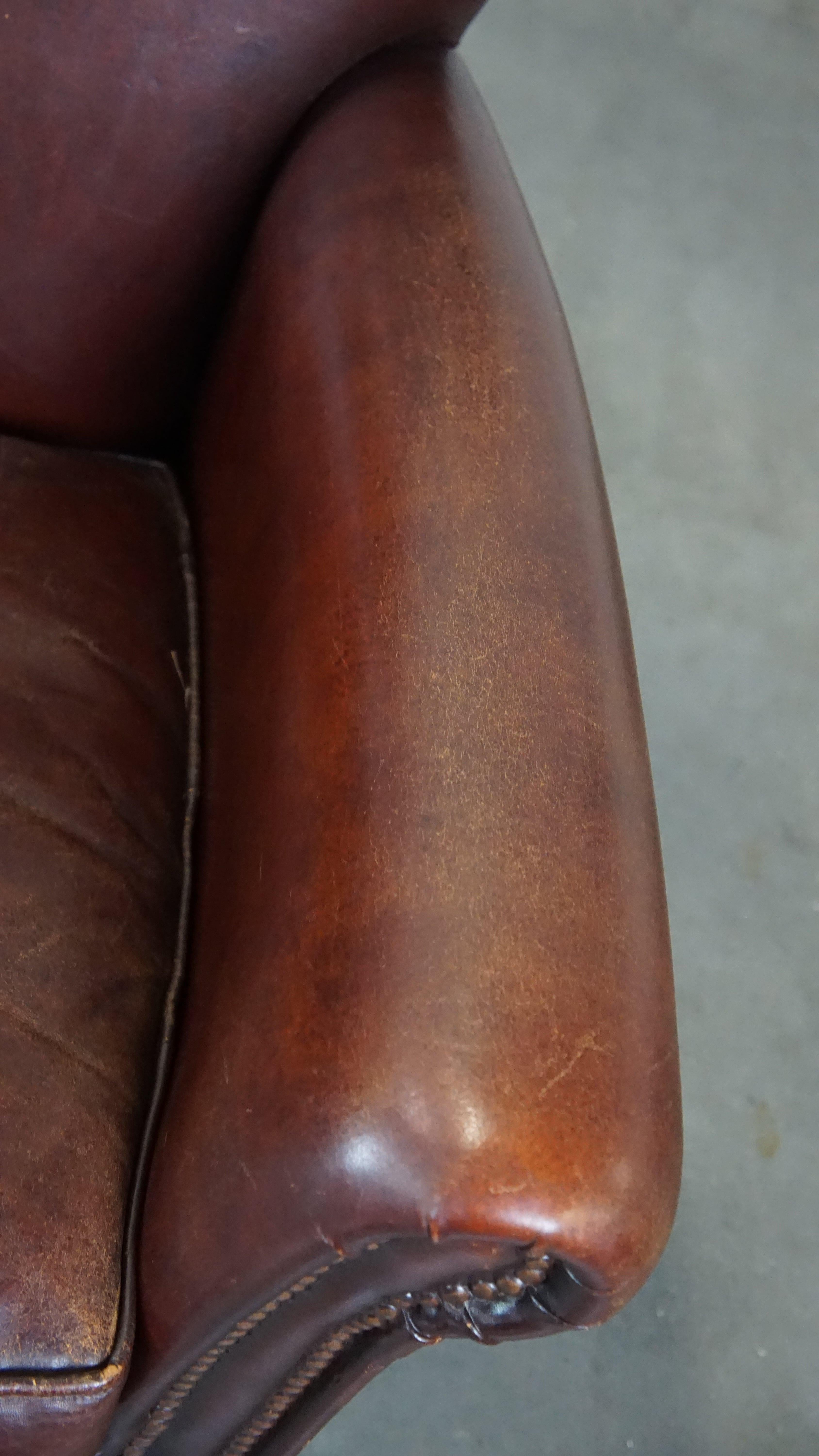 Set of 2 stately sheepskin armchairs with proper finishing with decorative nails For Sale 3