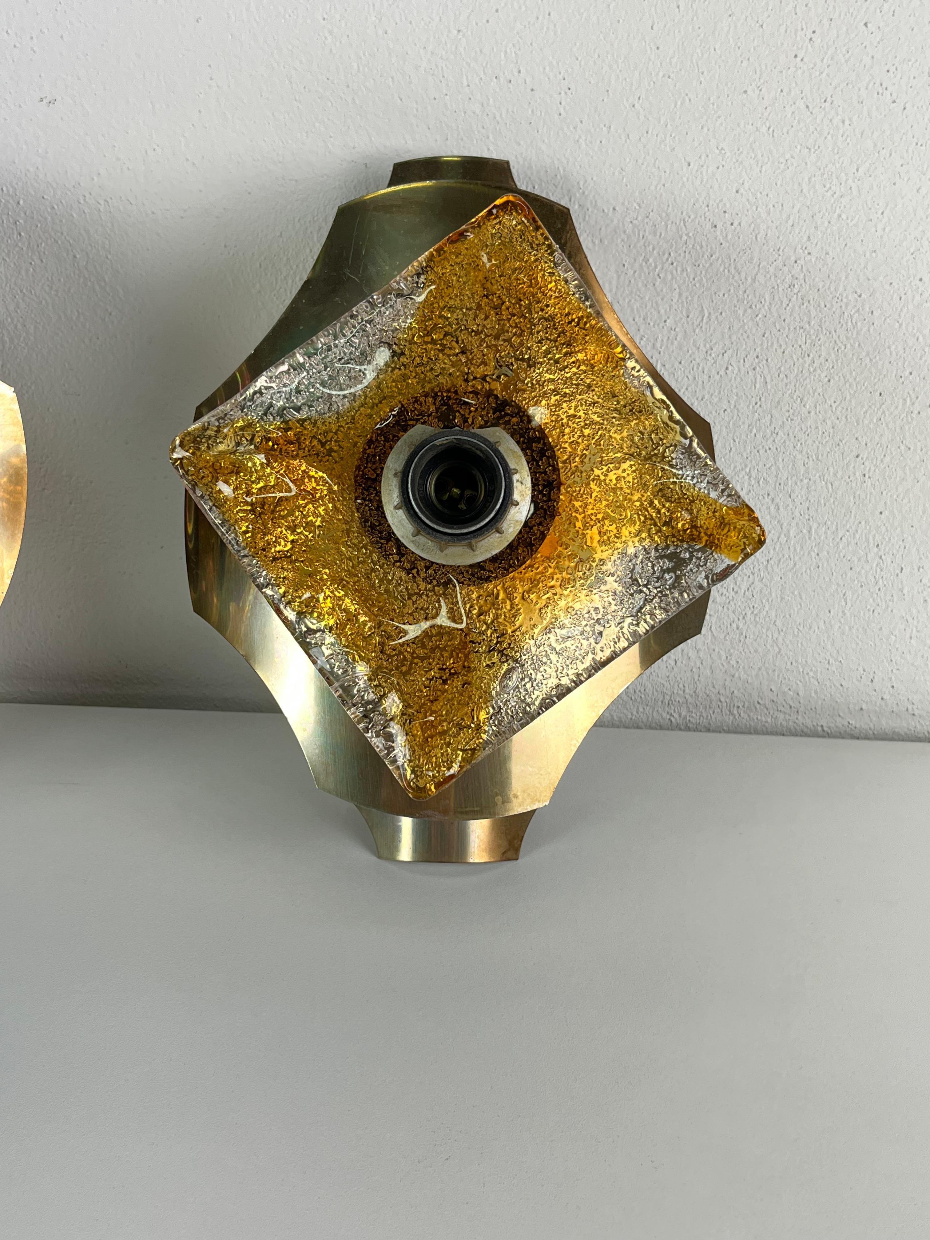 Milieu du XXe siècle Ensemble de 2 appliques en acier et verre de Murano attribuées à Toni Zuccheri en vente