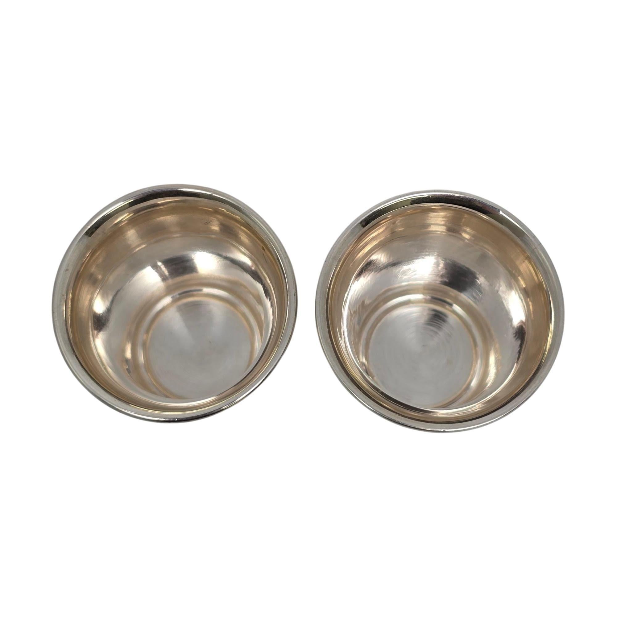 da uomo o donna Set di 2 tazze Kiddush/Shot in argento con incisione #21020 in vendita