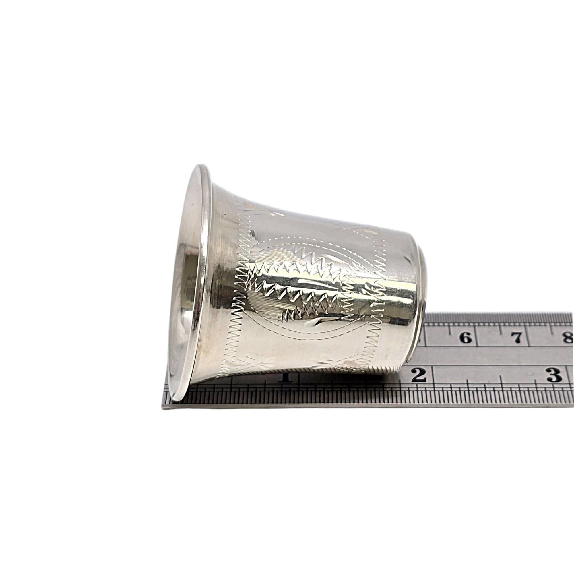 Set di 2 tazze Kiddush/Shot in argento con incisione #21020 in vendita 5