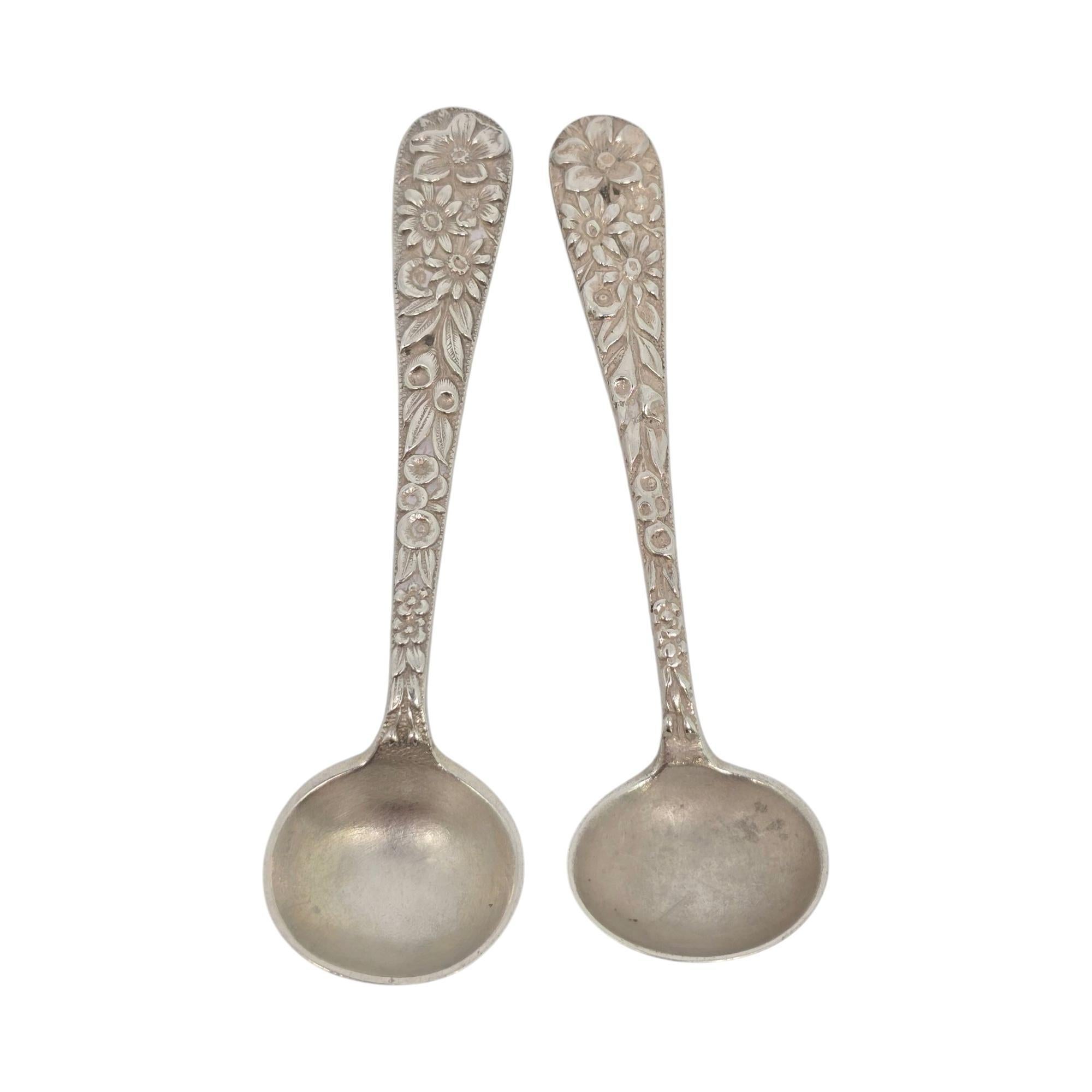 Ensemble de 2 salières Stieff en argent sterling avec cuillères Kirk & Son du mois 21304 en vente 2