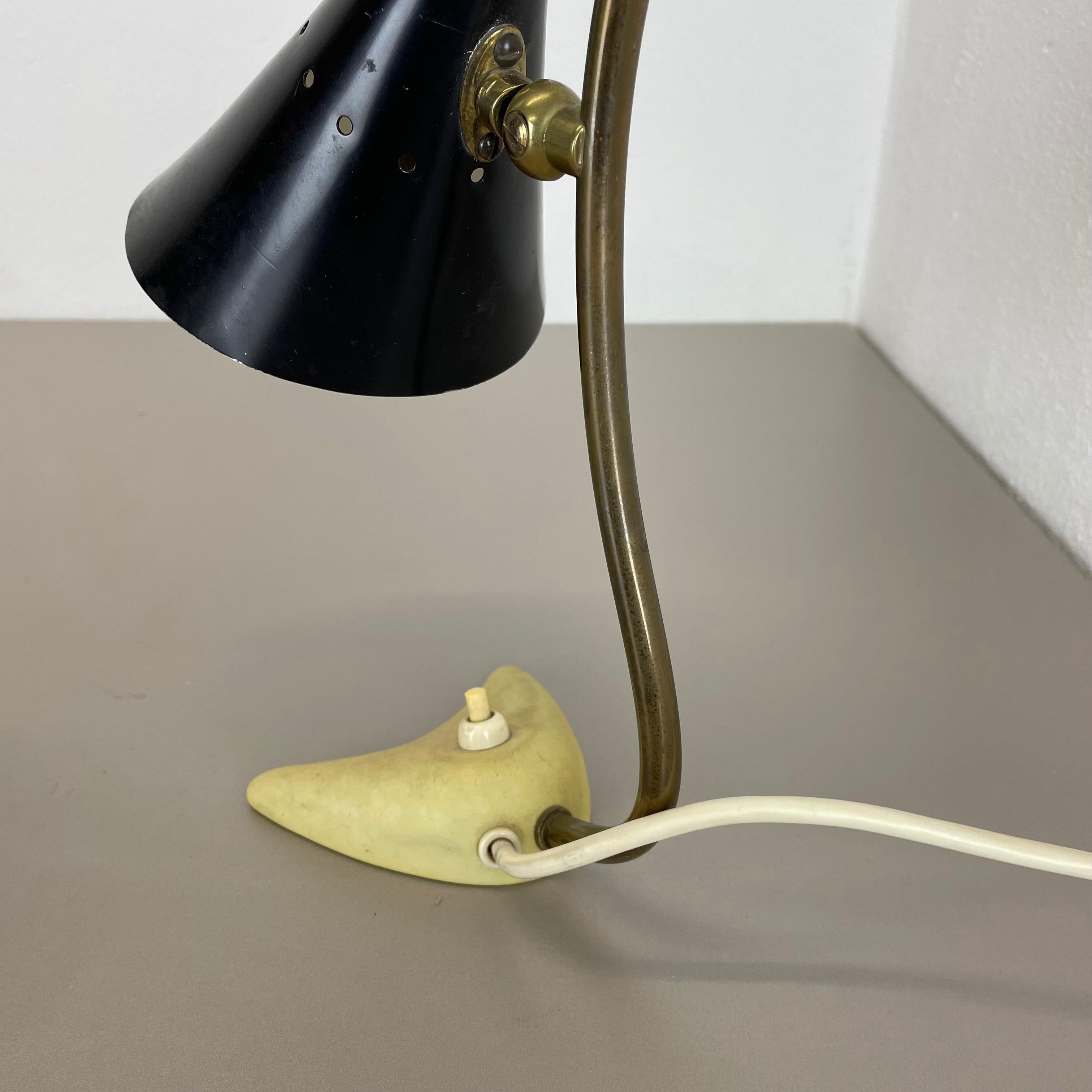 Lot de 2 lampes de table spoutnik jaunes et noires de style Stilnovo Auböck, Italie, années 1950 en vente 4