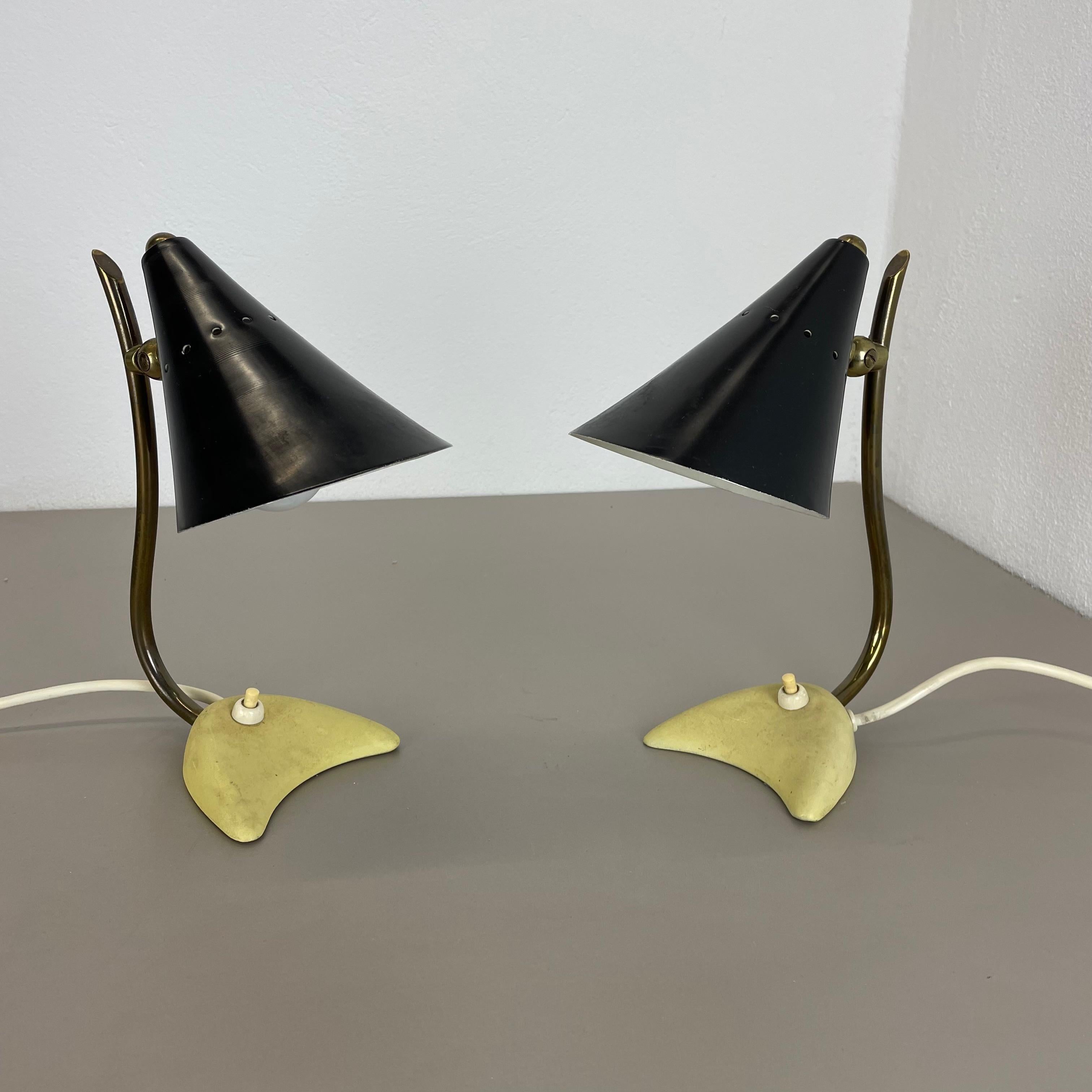 Lot de 2 lampes de table spoutnik jaunes et noires de style Stilnovo Auböck, Italie, années 1950 en vente 5