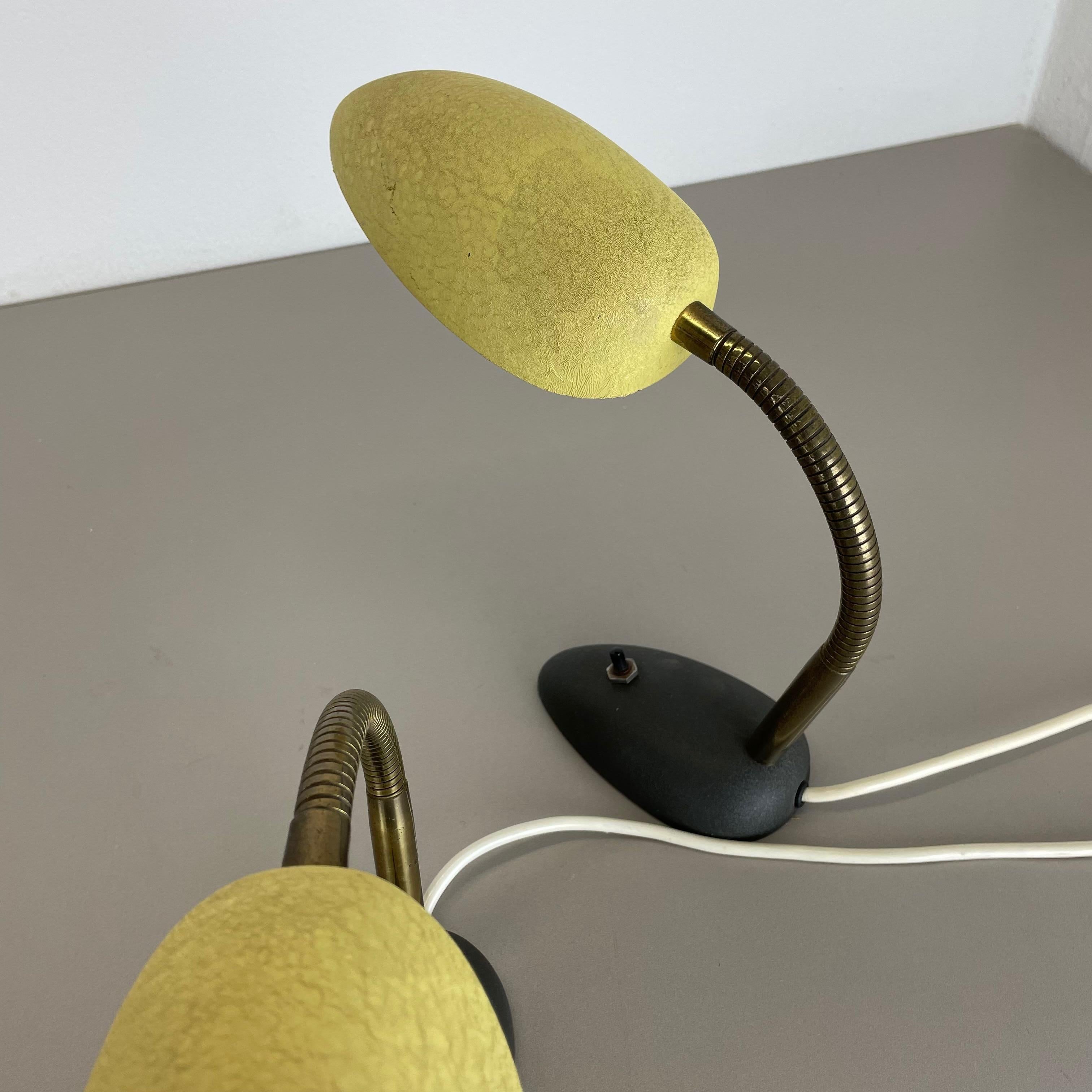 ensemble de 2 lampes de table spoutnik jaune + noir de style Auböck Stilnovo, Italie, années 1950 en vente 8