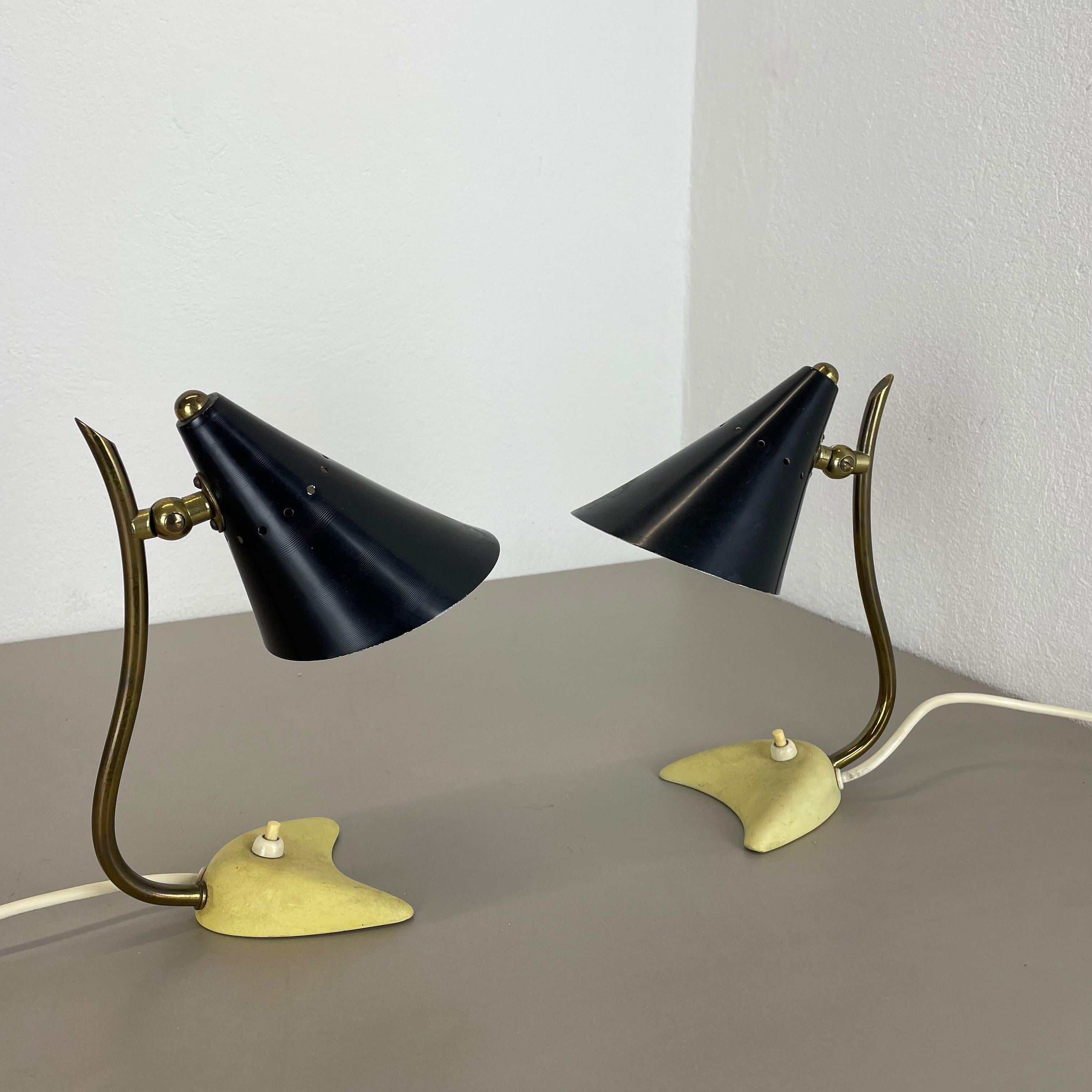 Mid-Century Modern Lot de 2 lampes de table spoutnik jaunes et noires de style Stilnovo Auböck, Italie, années 1950 en vente