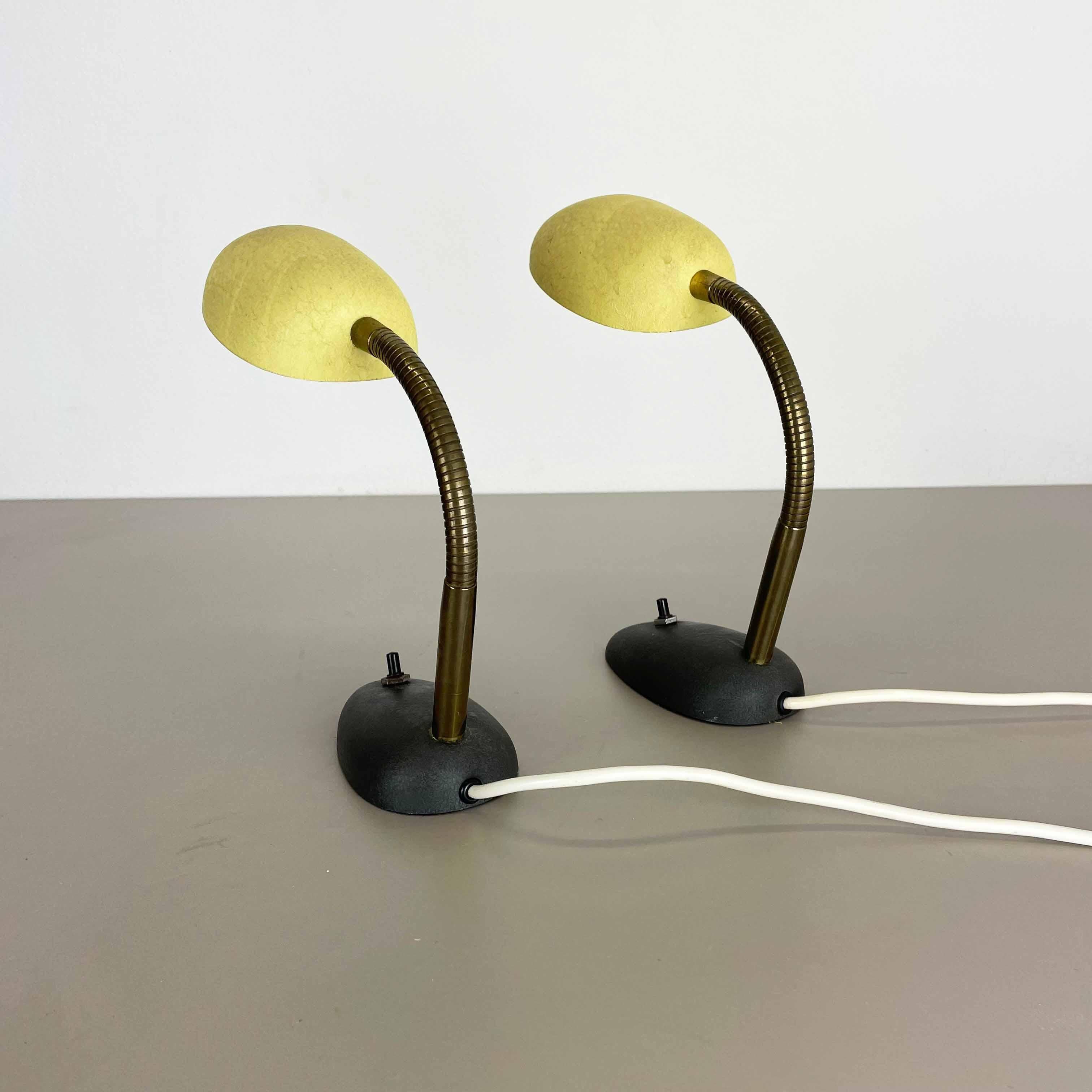 Métal ensemble de 2 lampes de table spoutnik jaune + noir de style Auböck Stilnovo, Italie, années 1950 en vente