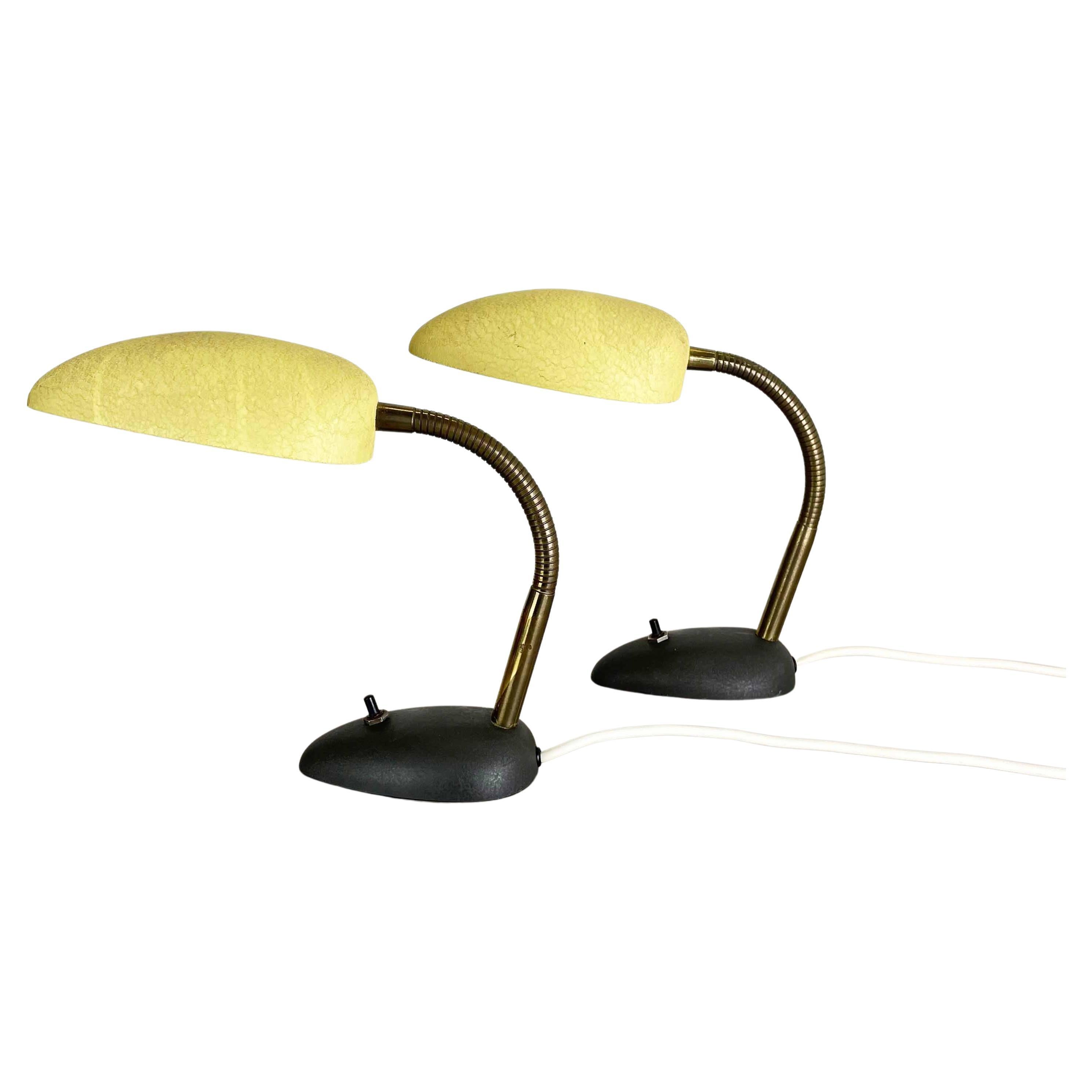 ensemble de 2 lampes de table spoutnik jaune + noir de style Auböck Stilnovo, Italie, années 1950 en vente