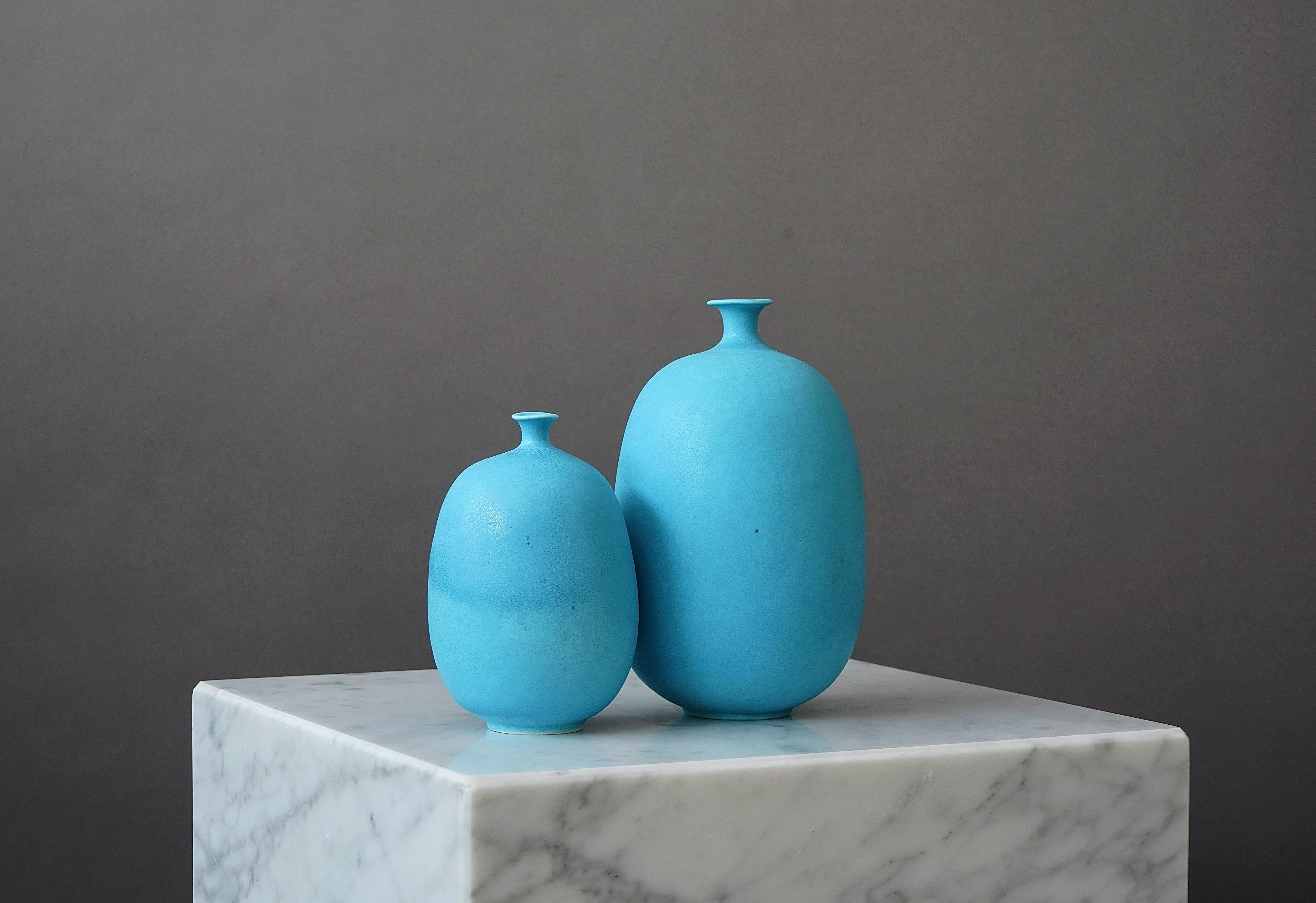Set of 2 stoneware 'Balloon' Vases by Inger Persson, Rorstrand, Sweden, 1980s In Good Condition For Sale In Malmö, SE