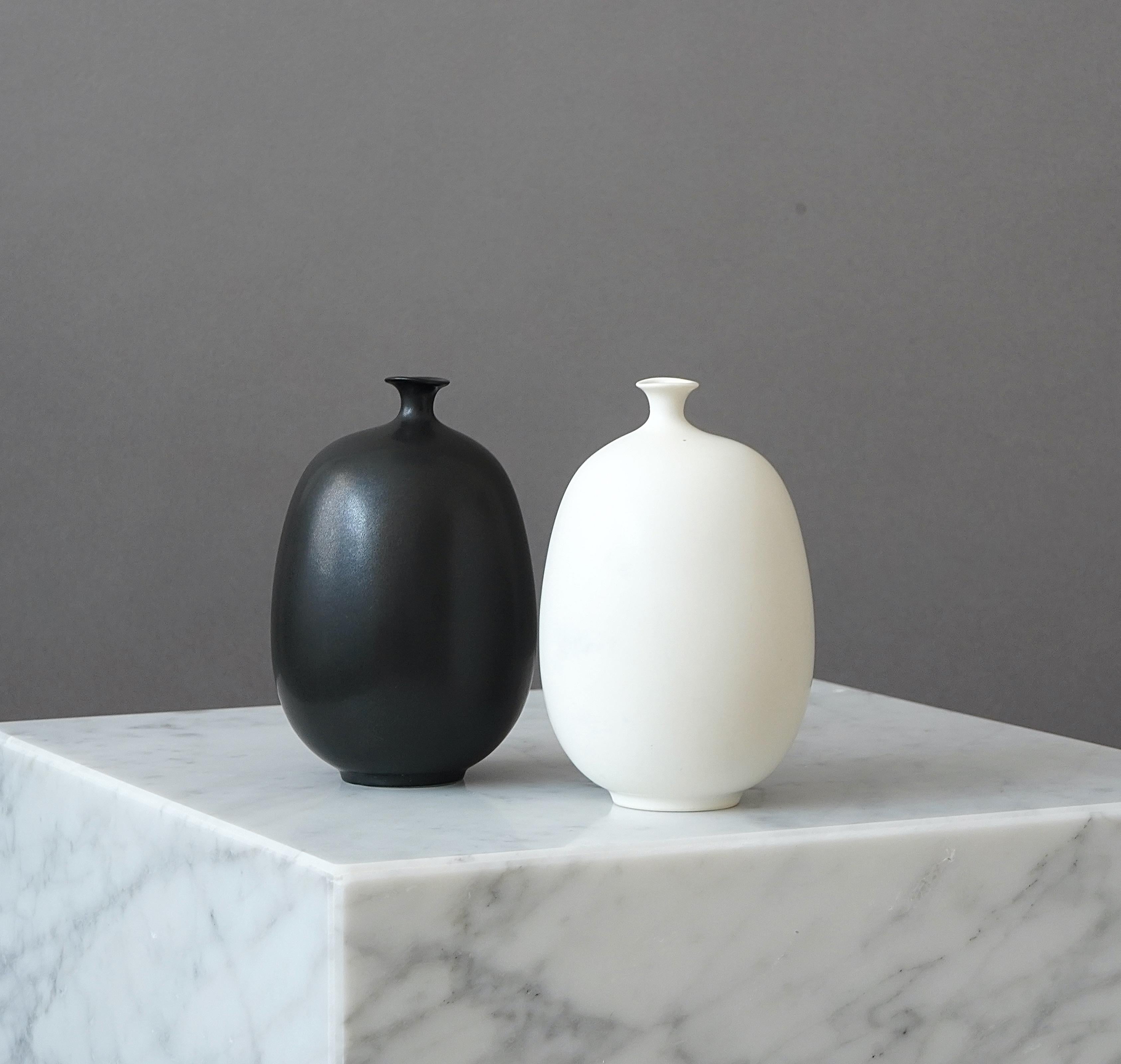 Late 20th Century Set of 2 stoneware 'Balloon' Vases by Inger Persson, Rorstrand, Sweden, 1980s For Sale
