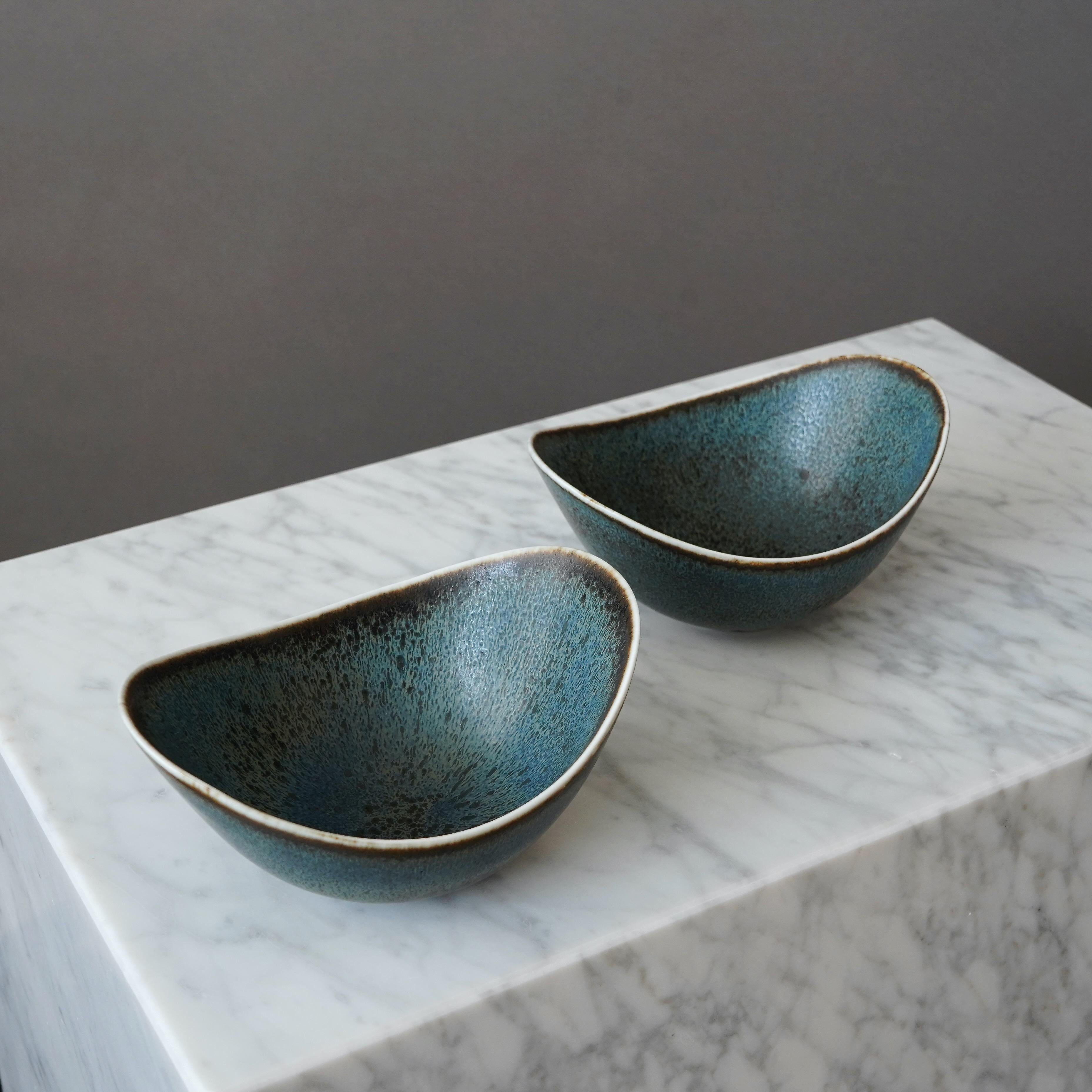 A set of two beautiful stoneware bowls with amazing glaze.
Designed by Gunnar Nylund for Rorstrand, Sweden, 1950s.  

Excellent condition. First sorting. Incised signature 