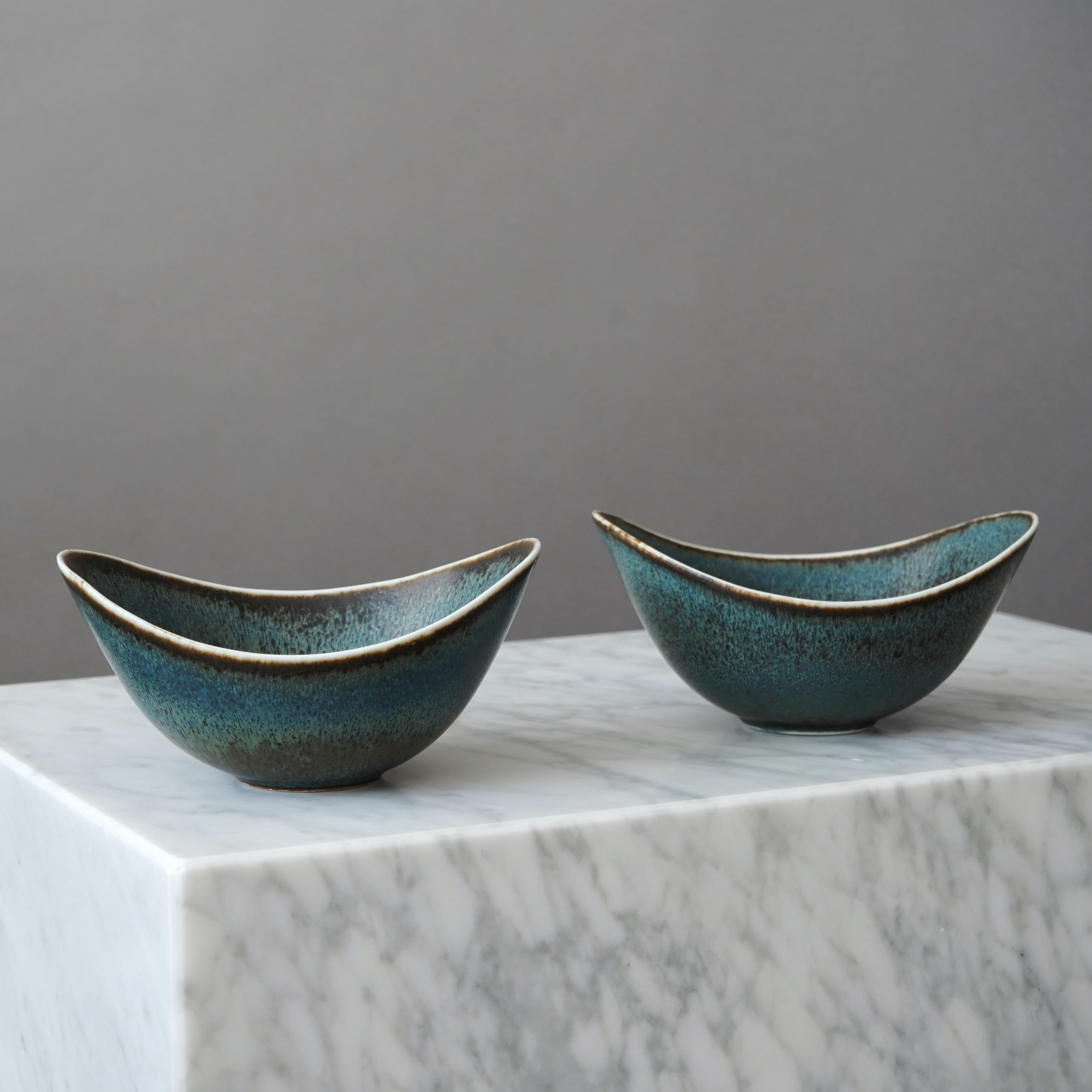 Scandinavian Modern Set of 2 Stoneware Bowls by Gunnar Nylund for Rorstrand, Sweden, 1950s