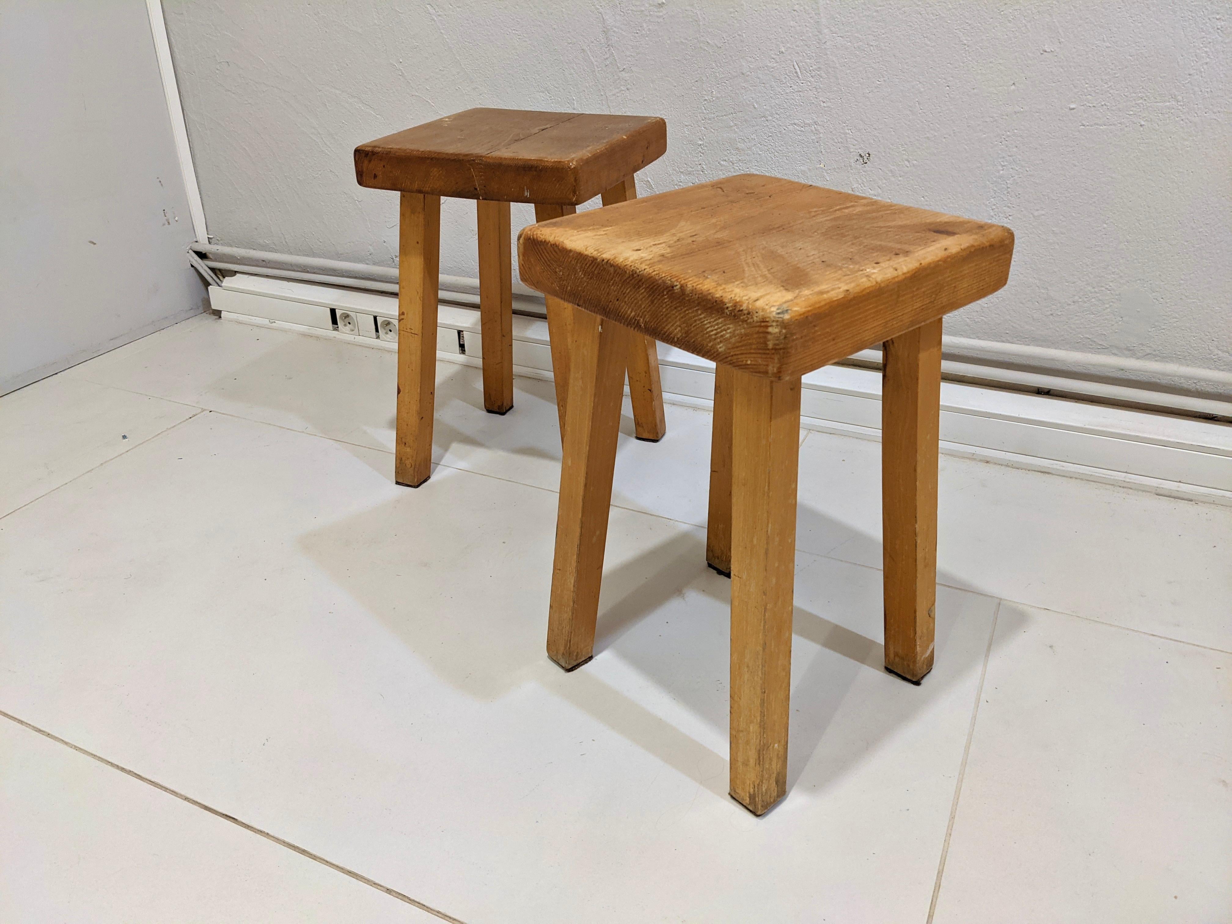 Set of 2 stools in pine wood by Charlotte Perriand for Les Arcs 1800. Square seat. Quadripod base.
Provenance : residence l'Aiguille Grive. 1960's. Very good condition.

Bibliography : page 330, volume 4, the complete works by Jacques Barsac.