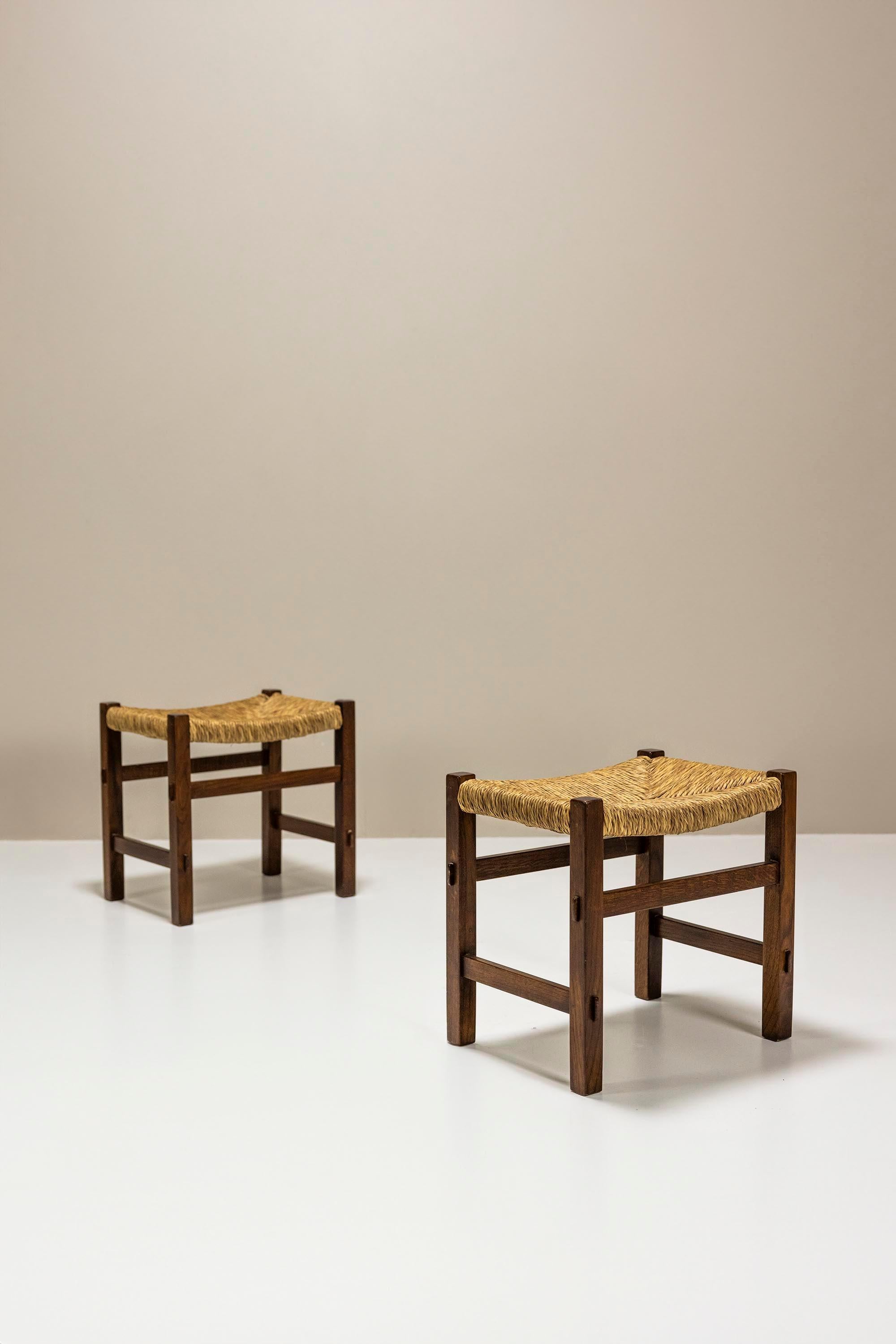 Late 20th Century Set Of 2 Stools In Slavonian Oak And Raffia By Officina Rivadossi, Italy 1970's