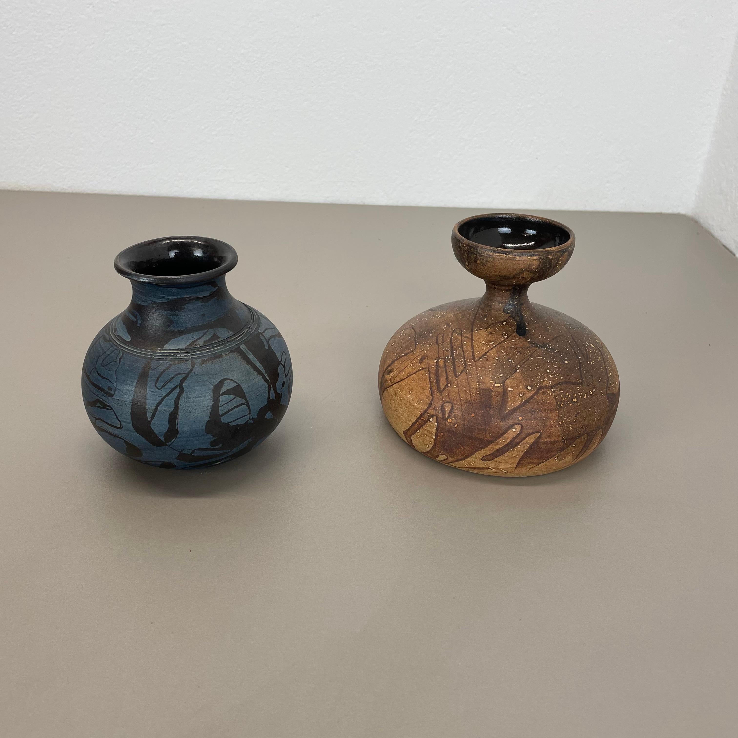 Artikel:

Keramisches Steingut Objekt 2er Set


Designer und Produzent:

Gerhard Liebenthron

Informationen:

Gerhard Liebenthron, Bremen
1925-2005

Jahrzehnt:

1980s


Dieses originale Vintage-Studio-Keramik-Objekt wurde von Gerhard Liebenthron